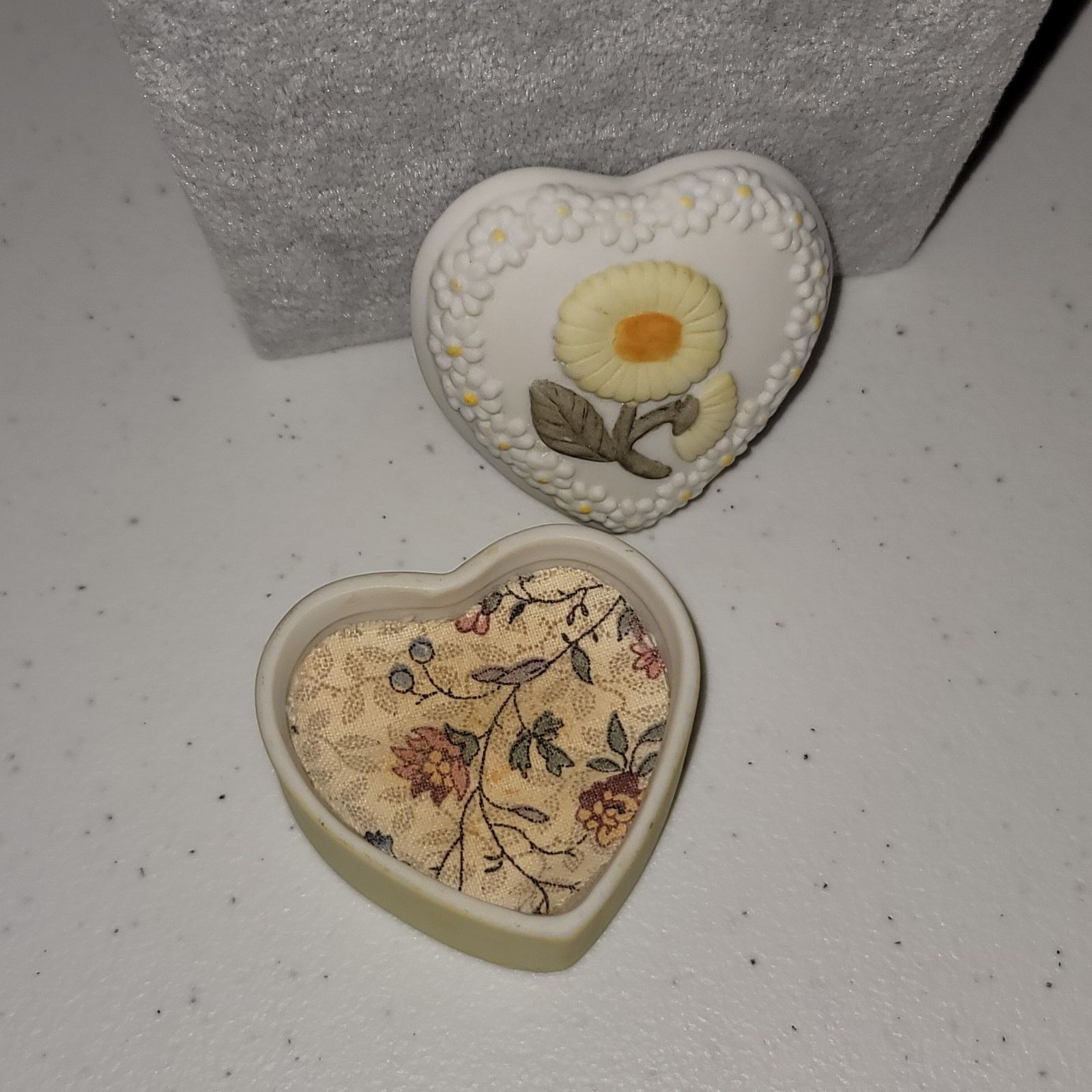 Vintage VTG 1984 Geo Z Lefton Yellow Daisy Porcelain Trinket Box Size ONE SIZE - 2 Thumbnail