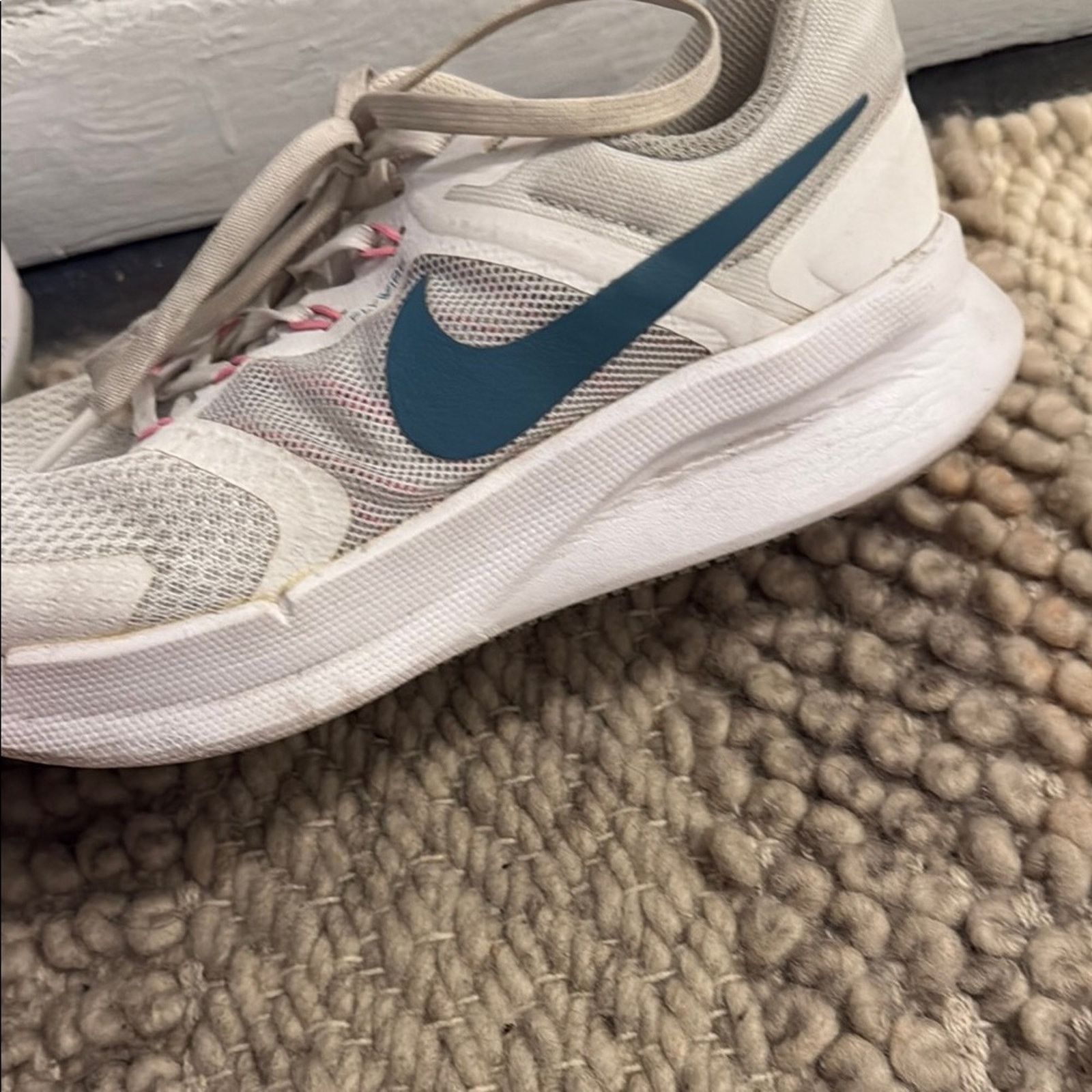 Nike NWT Nike Women's White and Blue Sneakers Size 9 Size US 9 / IT 39 - 5 Thumbnail