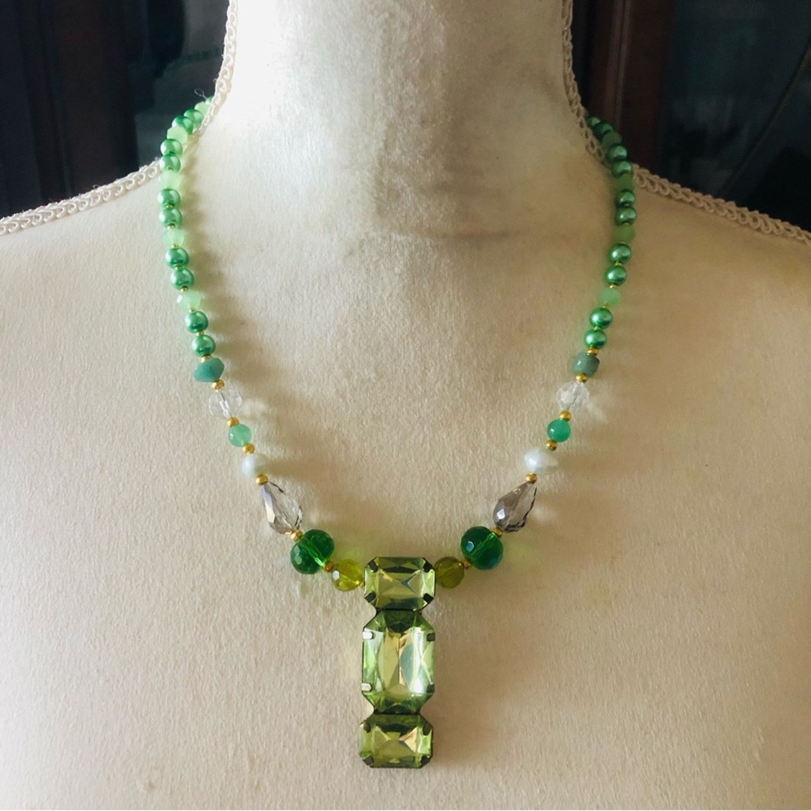 Handmade Handcrafted repurpose elegant green stone Pearl necklace Size ONE SIZE - 2 Thumbnail