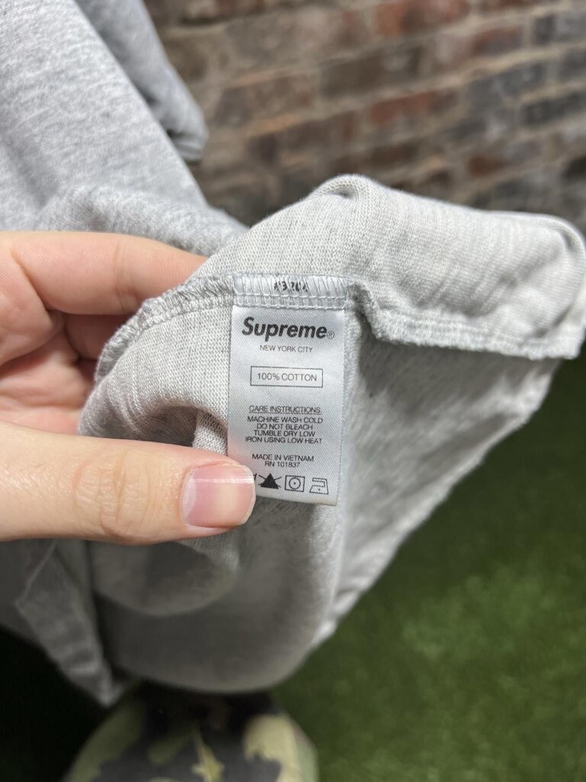 Supreme Supreme Pocket Embroidered Tee Grey Sz. L Size US L / EU 52-54 / 3 - 4 Thumbnail