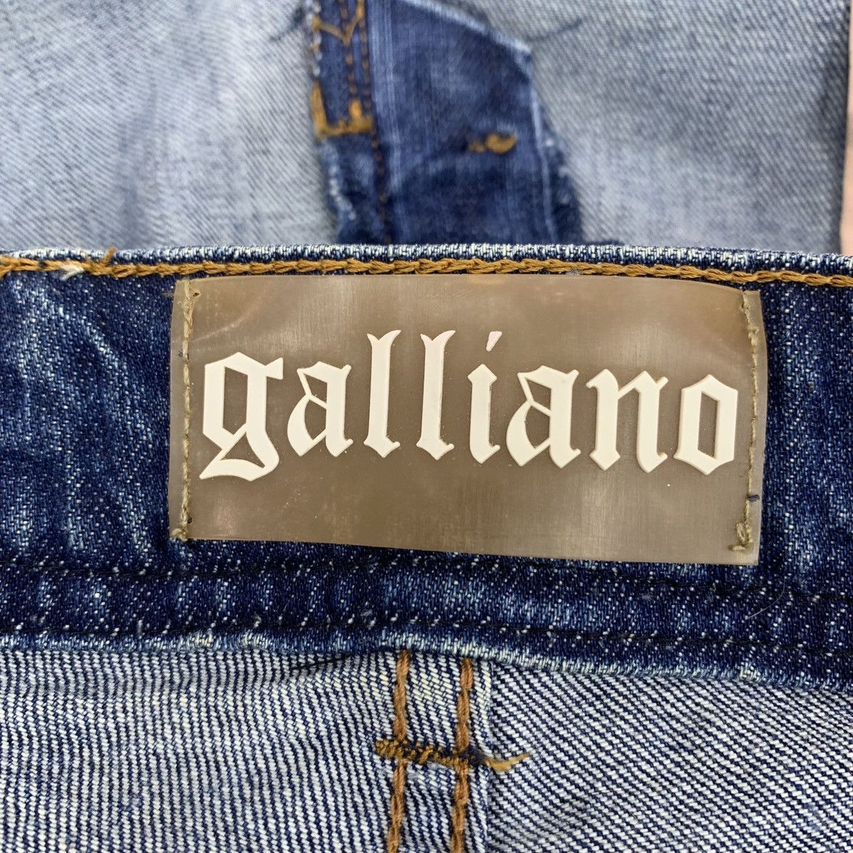 John Galliano John Galliano Distressed Ripped Denim Casual Shorts K26WX Size 28" / US 6 / IT 42 - 4 Thumbnail