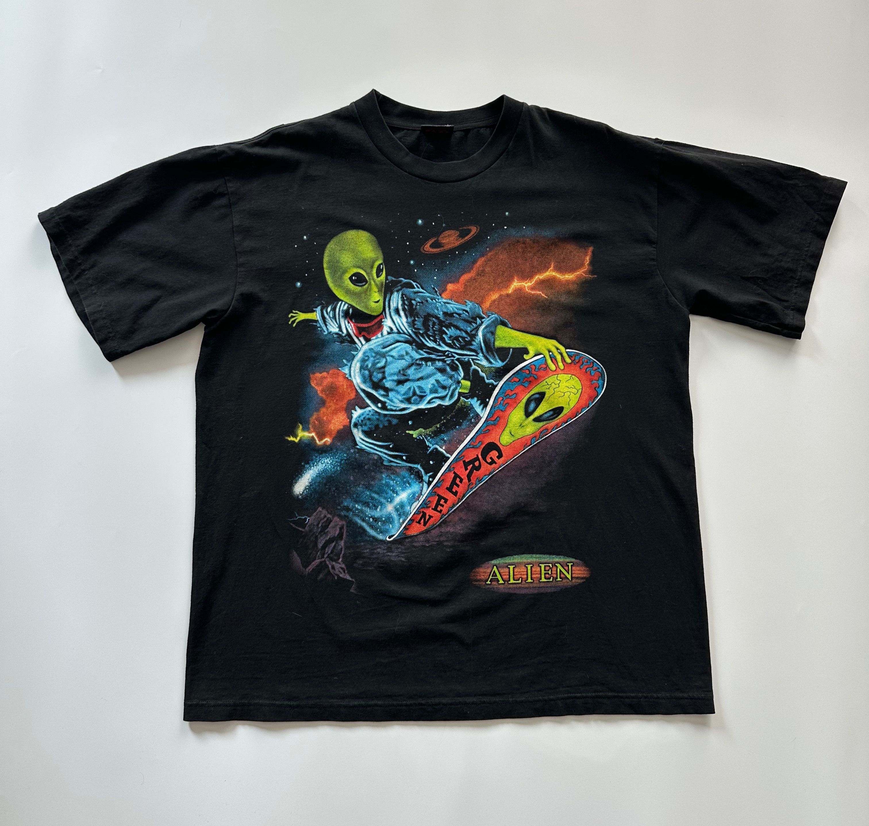Vintage Vintage Alien UFO overprint t shirt tee Y2K swag streetwear Size US XL / EU 56 / 4 - 9 Thumbnail