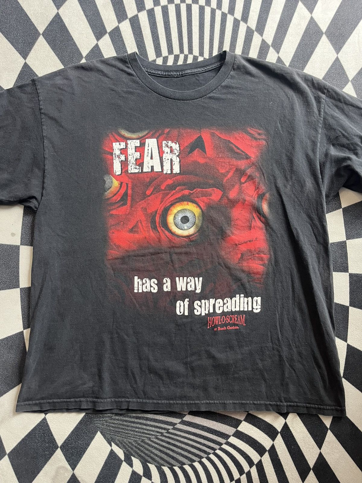 Arts & Science Vintage FEAR has a Way of Spreading HOWL-O-SCREAM 00’s Tee Size US XXL / EU 58 / 5 - 3 Thumbnail