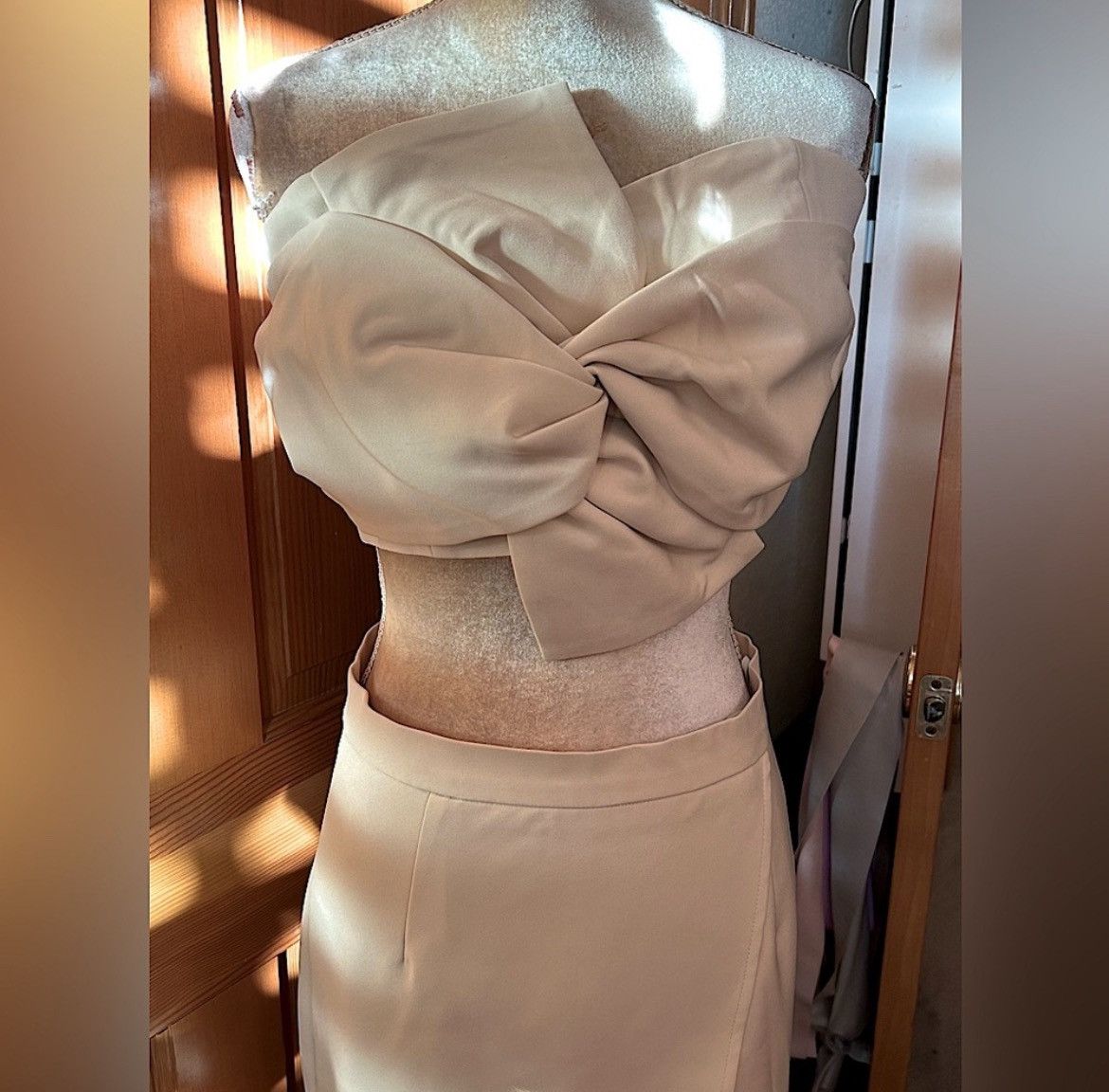 Designer NWT, Lavishly Paris Exquisite 2-Piece Skirt Suit. Size S / US 4 / IT 40 - 12 Thumbnail
