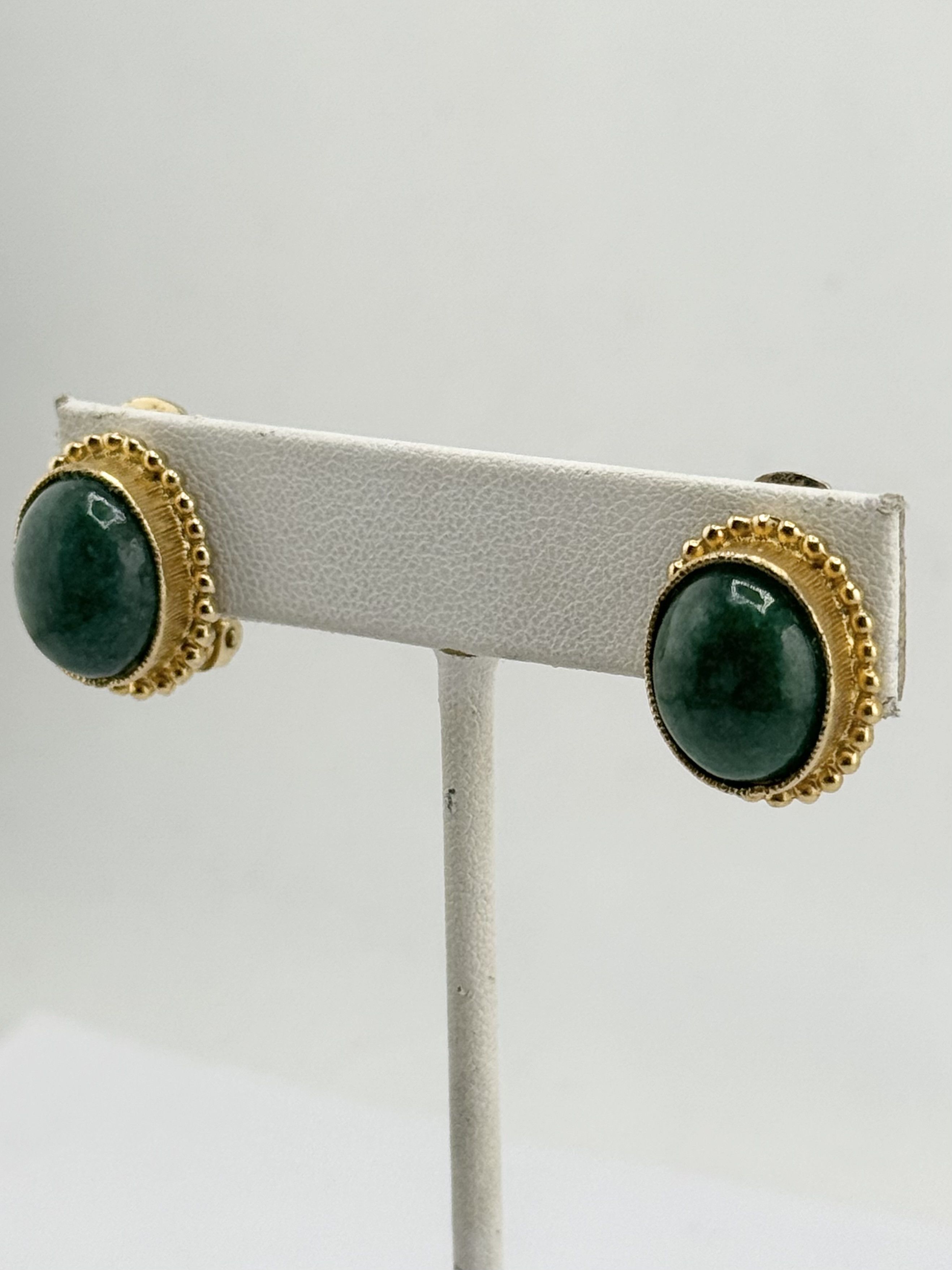Vintage Vintage green jadeite stone clip on earrings Size ONE SIZE - 4 Thumbnail