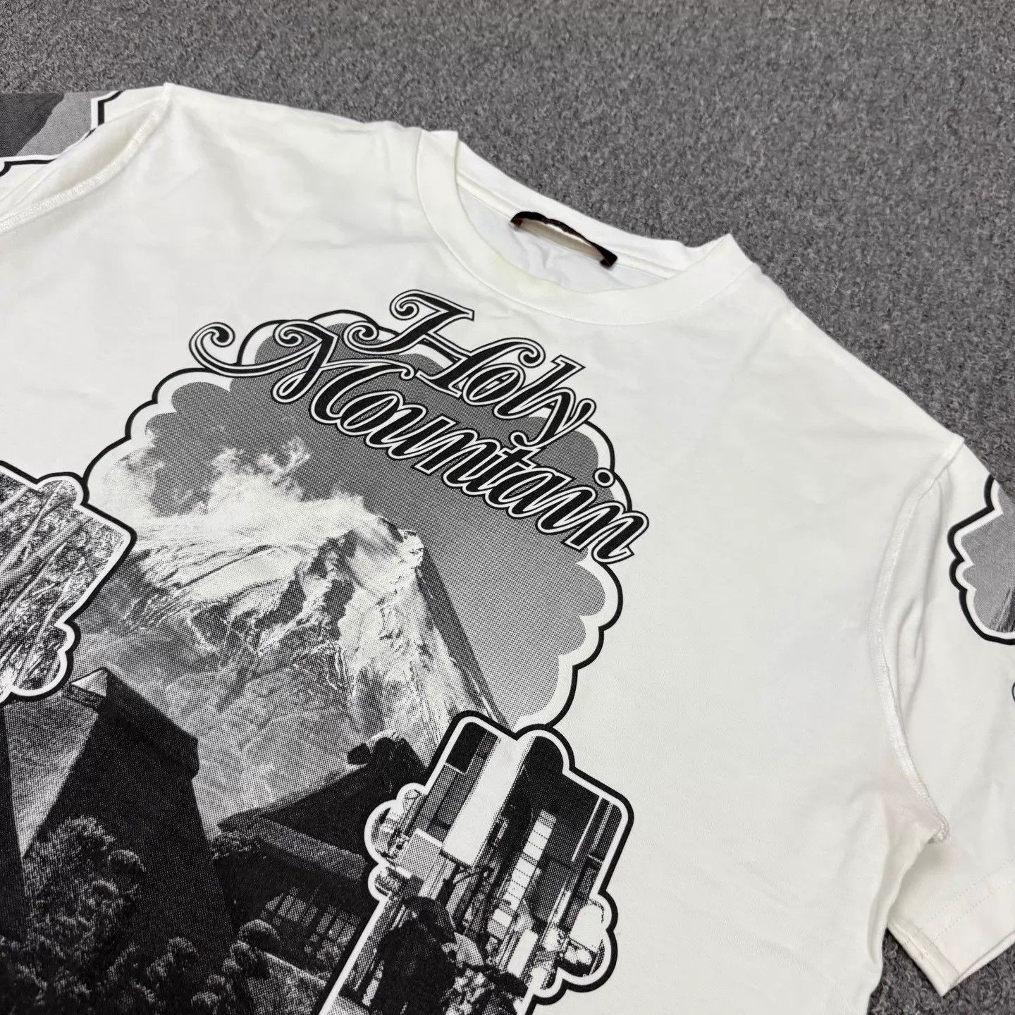 Louis Vuitton LV White Snow Mt Print Short Sleeve Tee L 99 New Size US L / EU 52-54 / 3 - 3 Thumbnail