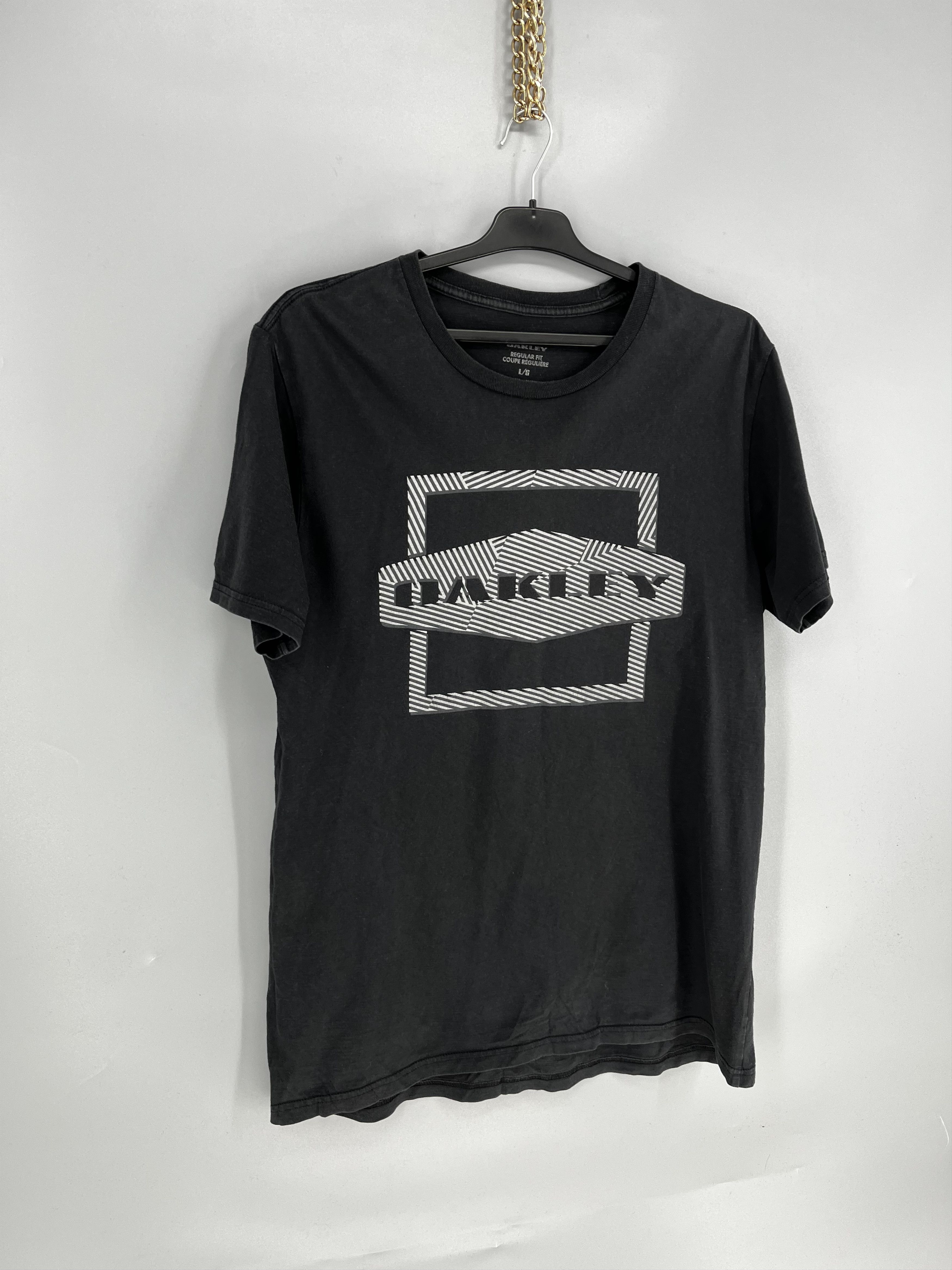 Oakley Oakley Vintage 3D Logo Y2K Archival 90s T shirt Size US L / EU 52-54 / 3 - 2 Thumbnail