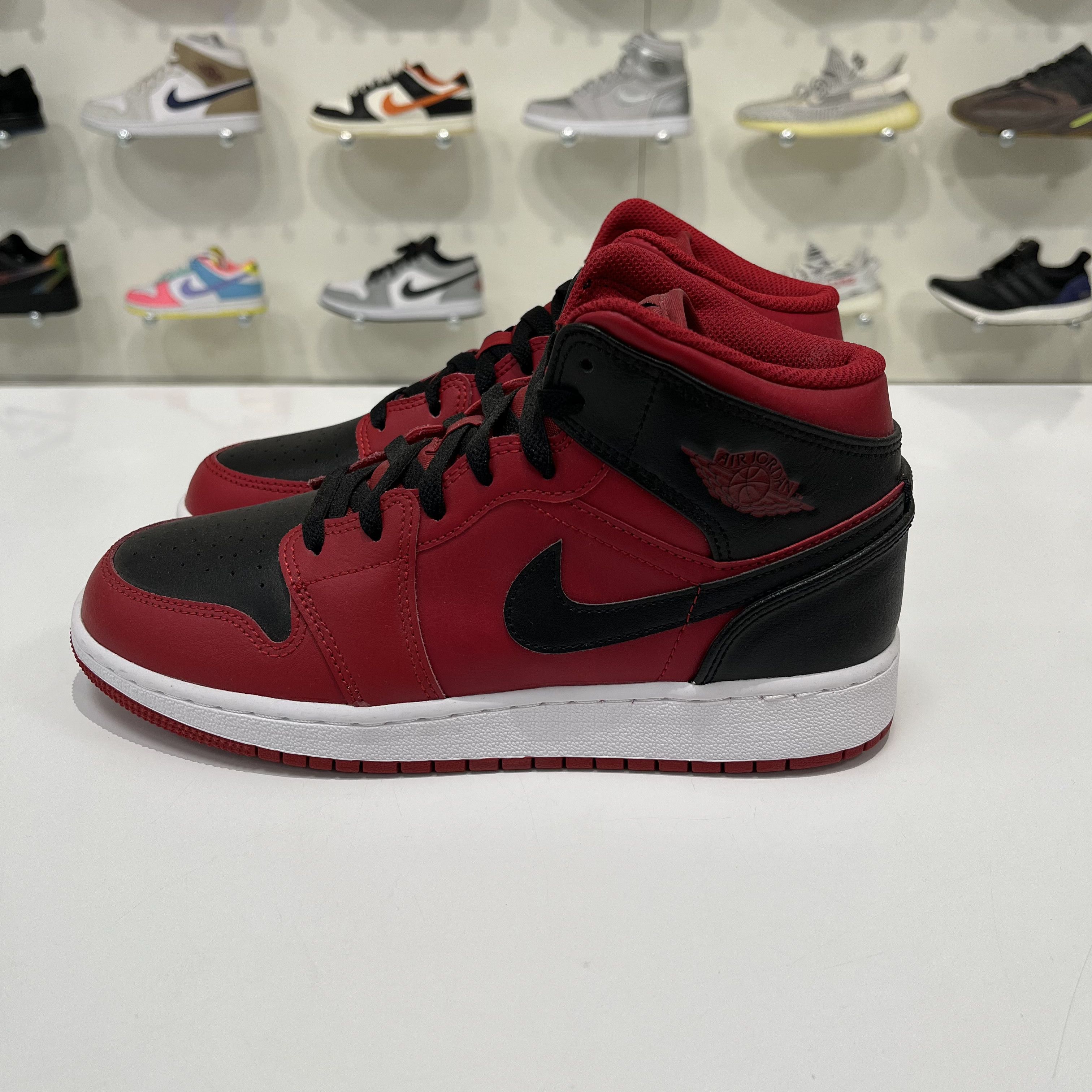 Nike Air Jordan 1 Mid Reverse Bred 2021 (GS) Size US 6 / EU 39 - 2 Thumbnail