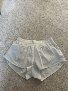 Lululemon Hotty Hot Shorts High Rise HR 2.5” inseam White SIZE 4 Sz 4