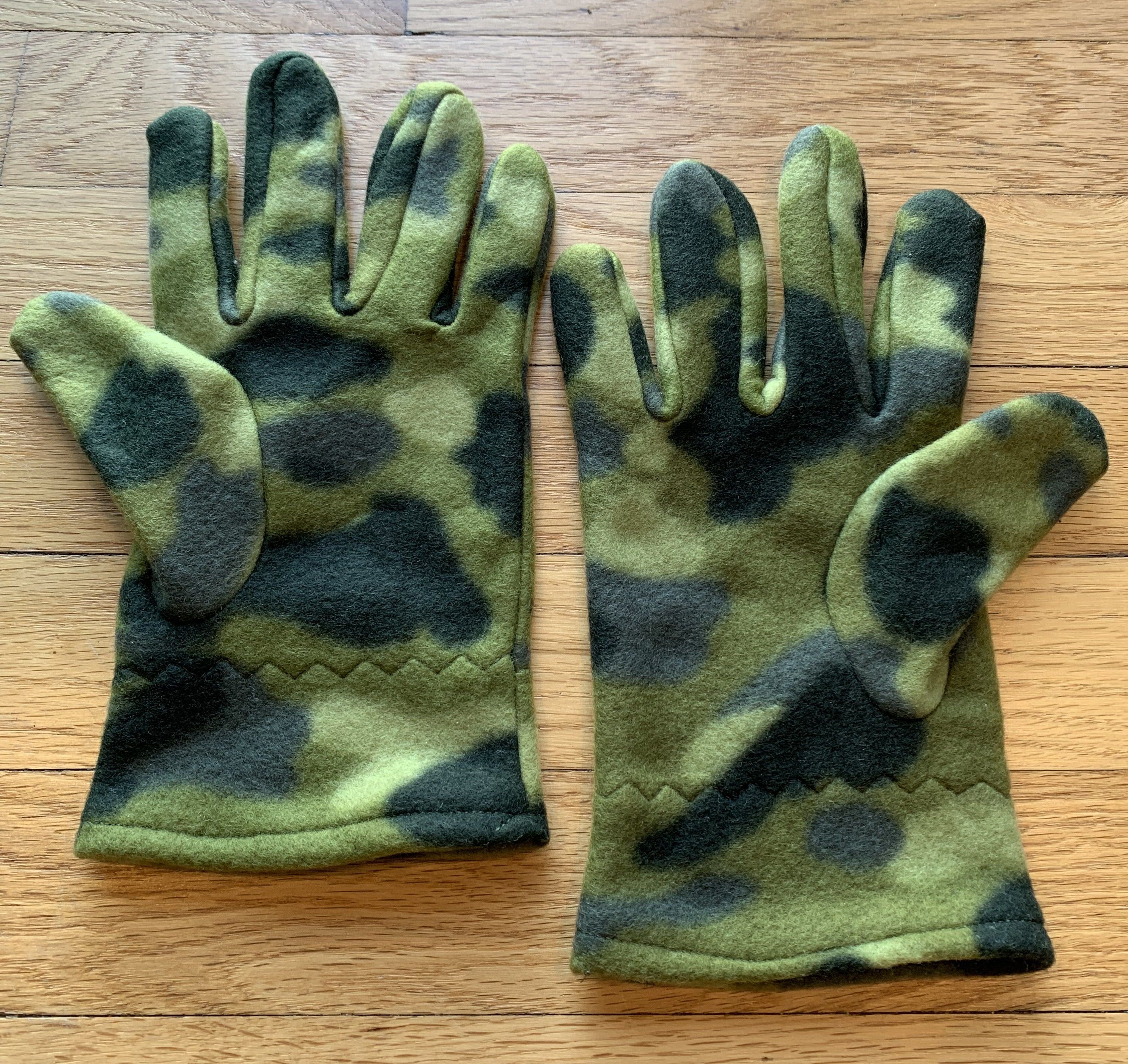 Bape NEW Bape Red Camo Fleece Gloves Size ONE SIZE - 2 Thumbnail