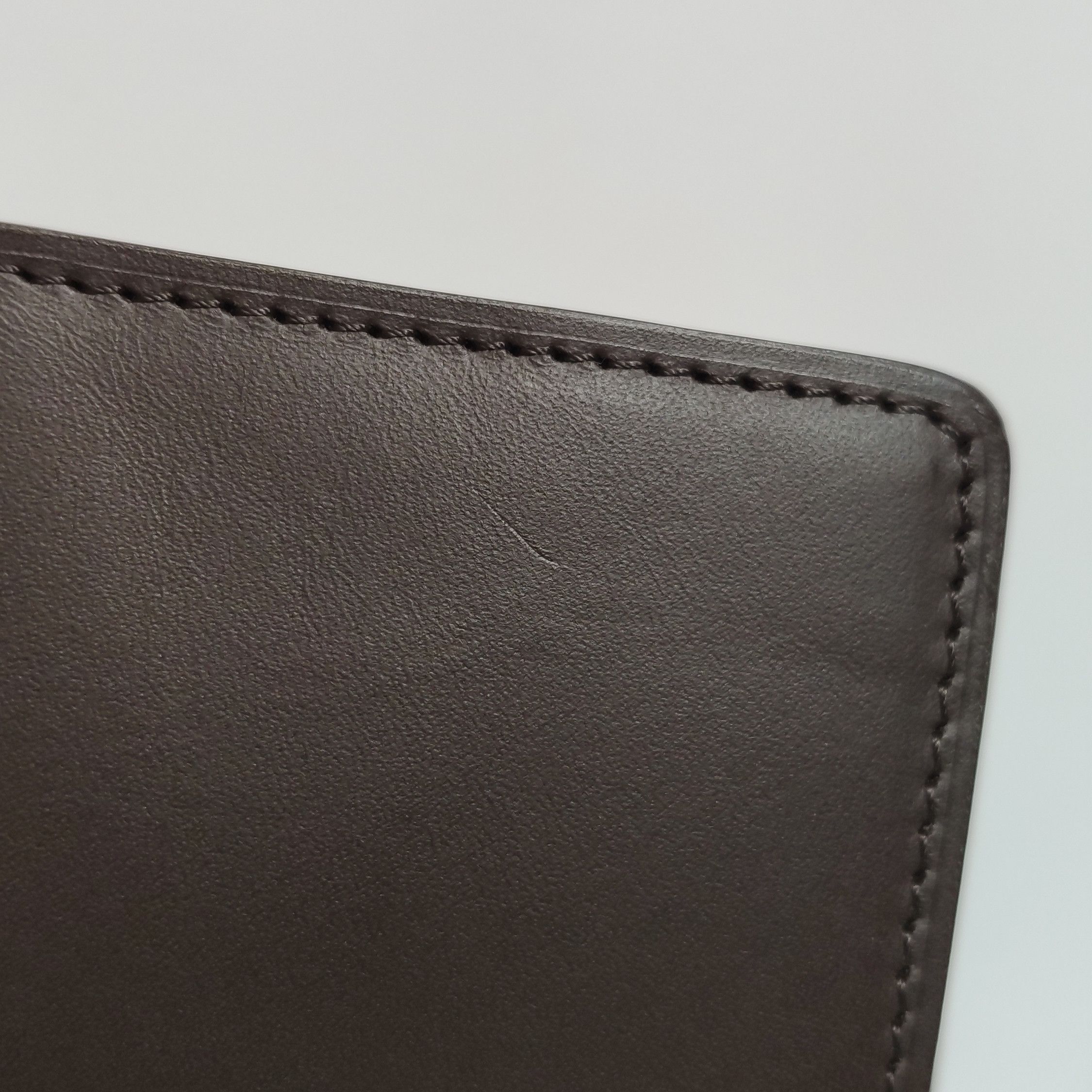 Louis Vuitton Louis Vuitton (LV) Cowhide Solid Color Letter Logo Card Hol Size ONE SIZE - 5 Thumbnail