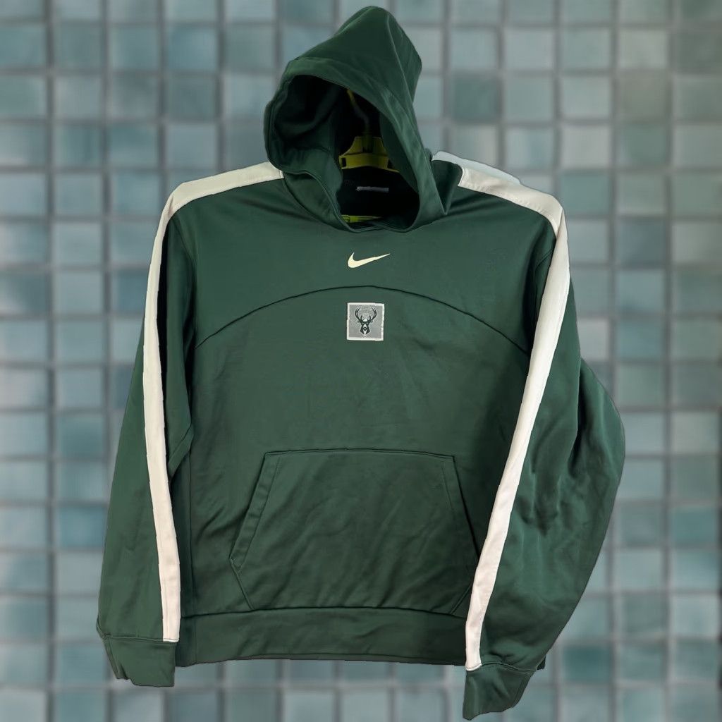 Nike Vintage Nike Milwaukee Bucks NBA Hooded Sweatshirt Adult Size L Green Therma-Fit Size US L / EU 52-54 / 3 - 1 Thumbnail