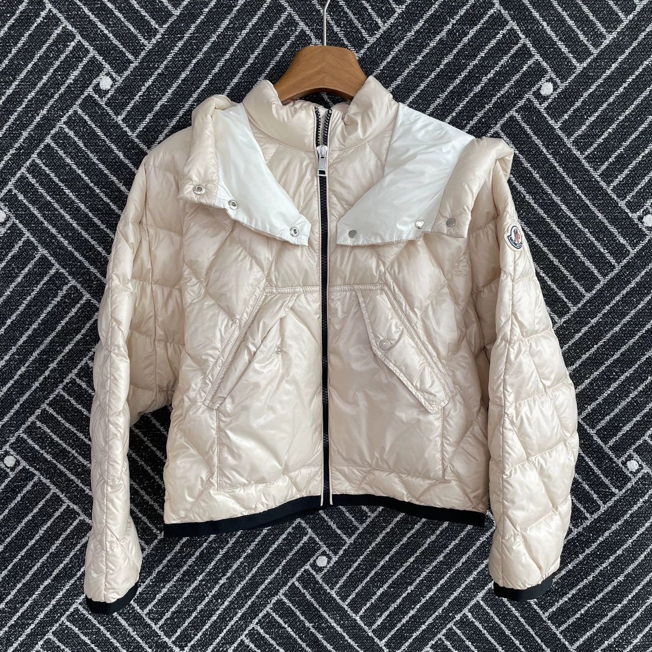 Moncler Moncler kids beige puffer jacket size 12 unisex Size XXS / US 00 / IT 34 - 1 Thumbnail