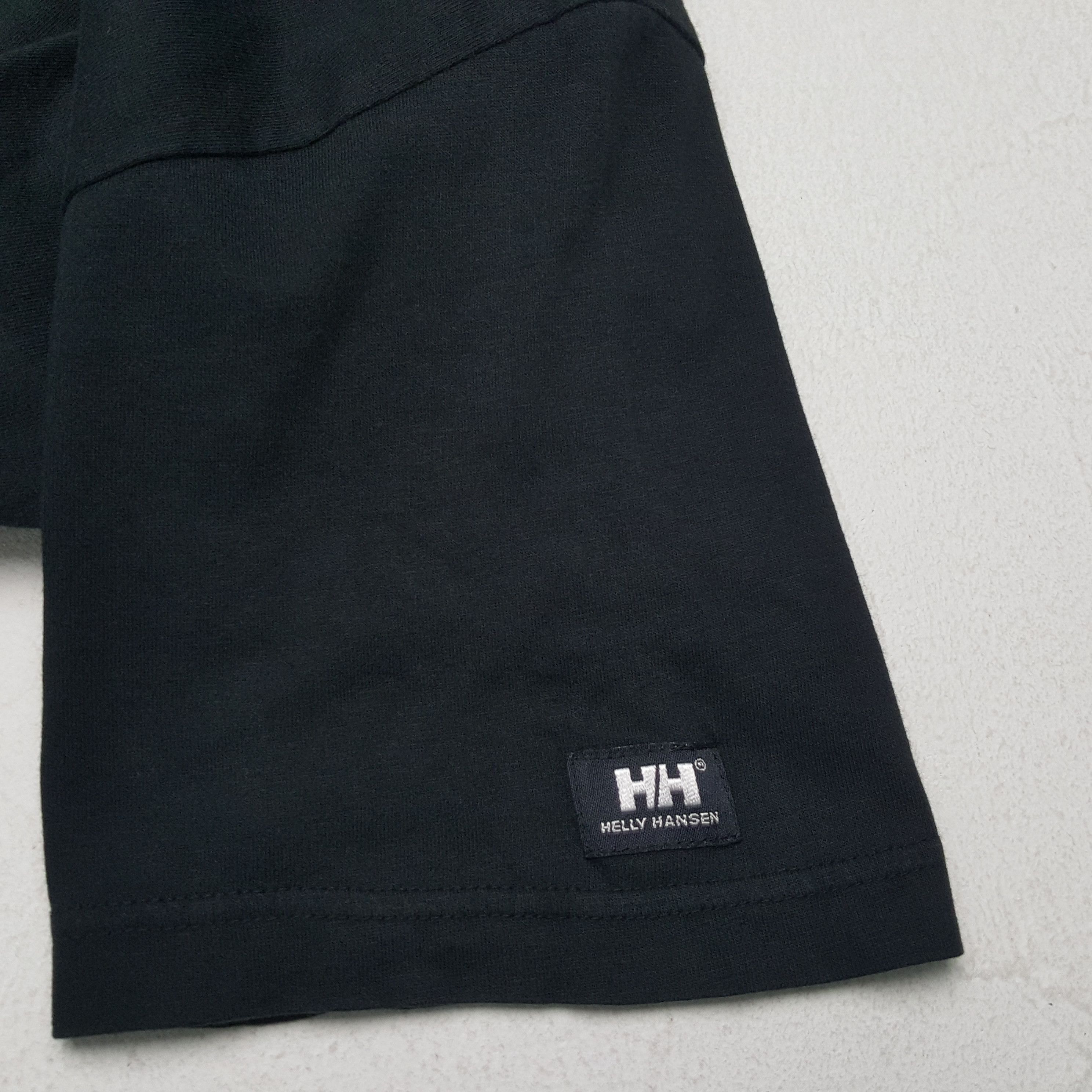 Vintage HELLY HANSEN Streetwear Skateboard Style T-Shirts