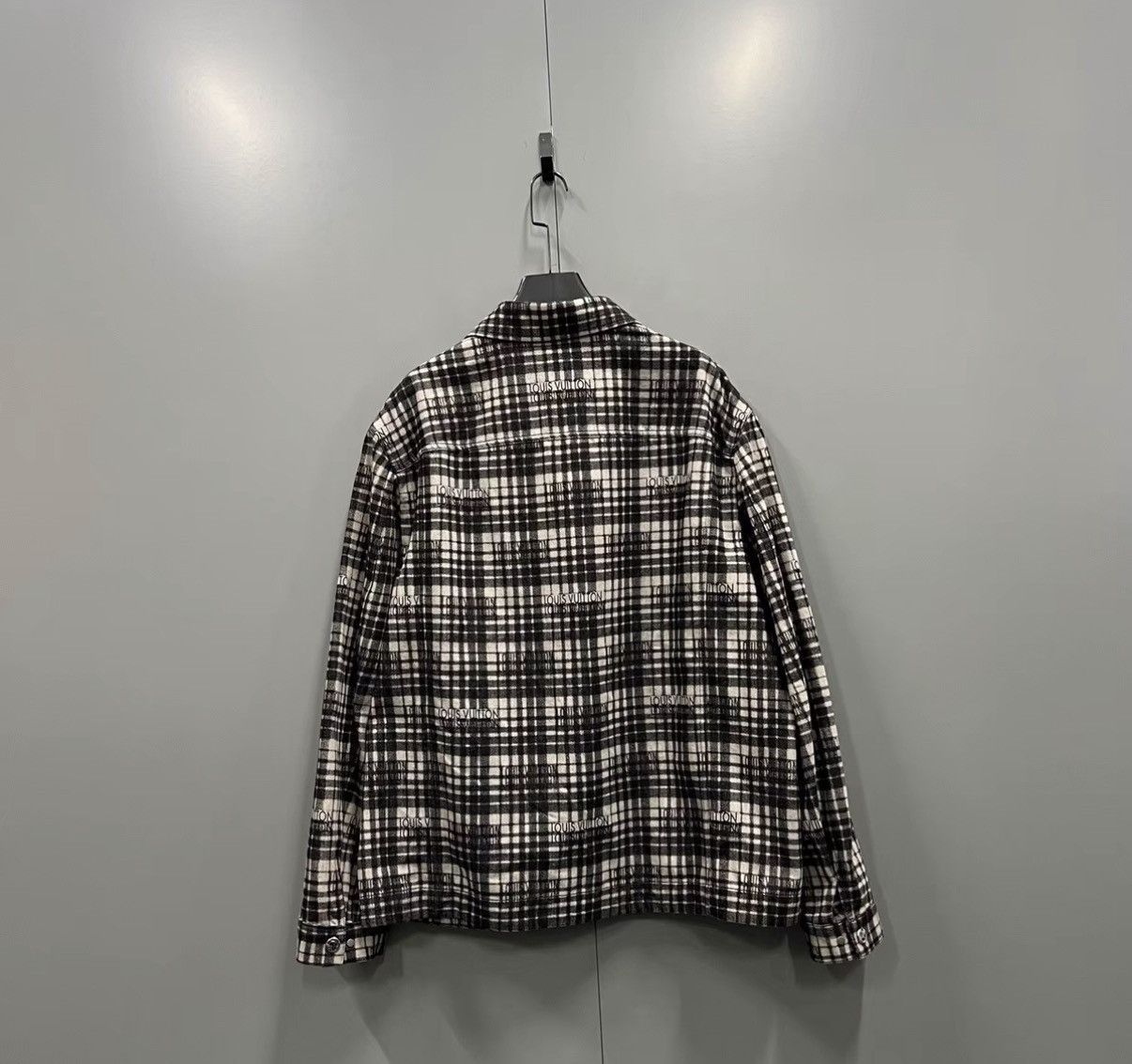 Louis Vuitton Louis Vuitton LV 23 Checked All-over Logo Shirt J41 Size US L / EU 52-54 / 3 - 2 Thumbnail