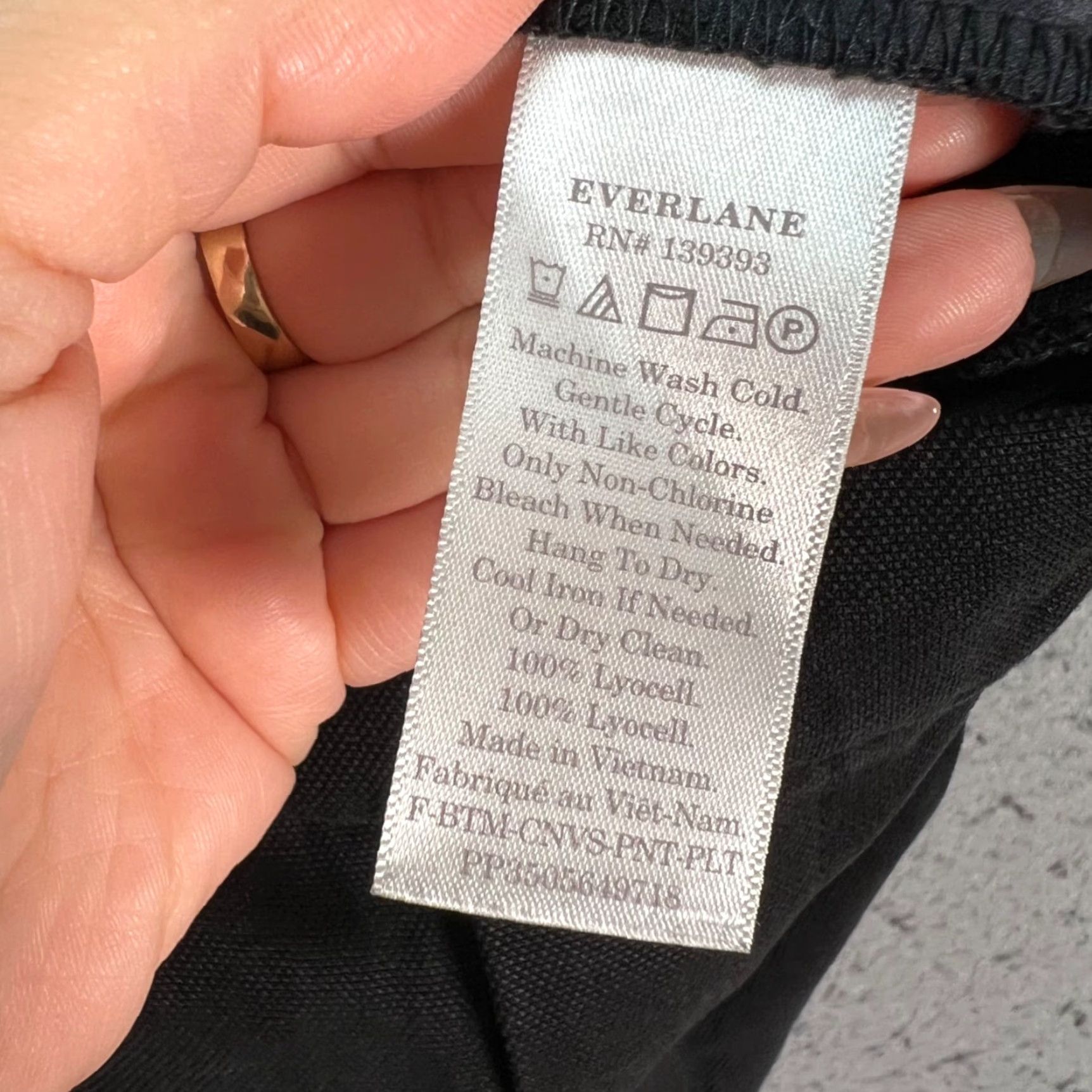 Everlane Everlane Womens Size 0 Black Tencel Pleated Pants Relaxed Fit Size 25" / US 0 / IT 36 - 4 Thumbnail