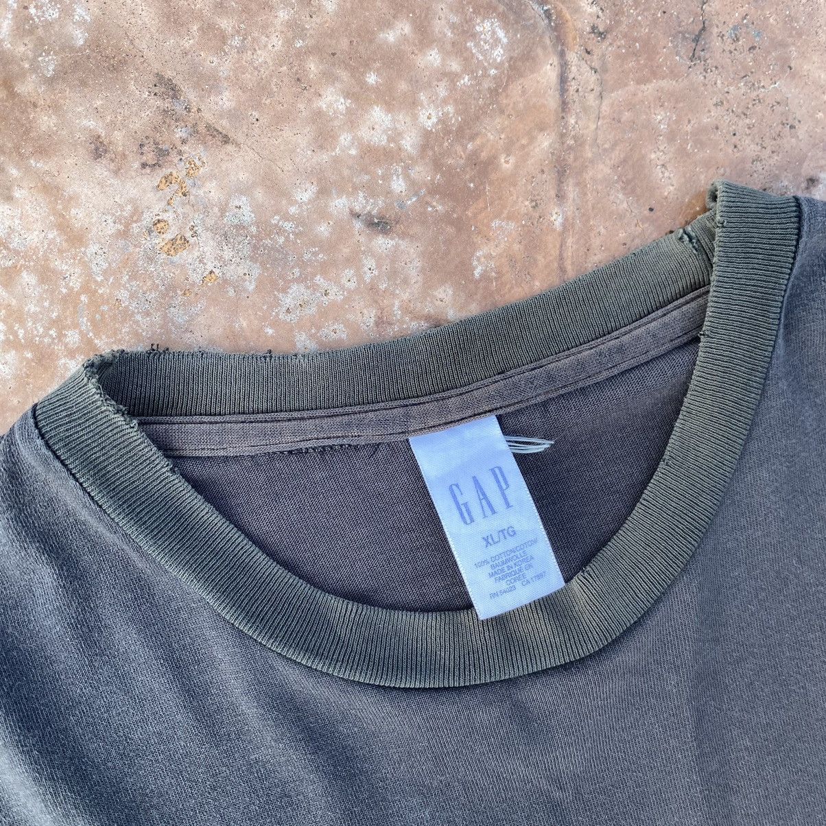 Gap Thrashed Faded Vintage Y2K Distressed Gap ERD GRUNGE TSHIRT Size US XL / EU 56 / 4 - 3 Thumbnail