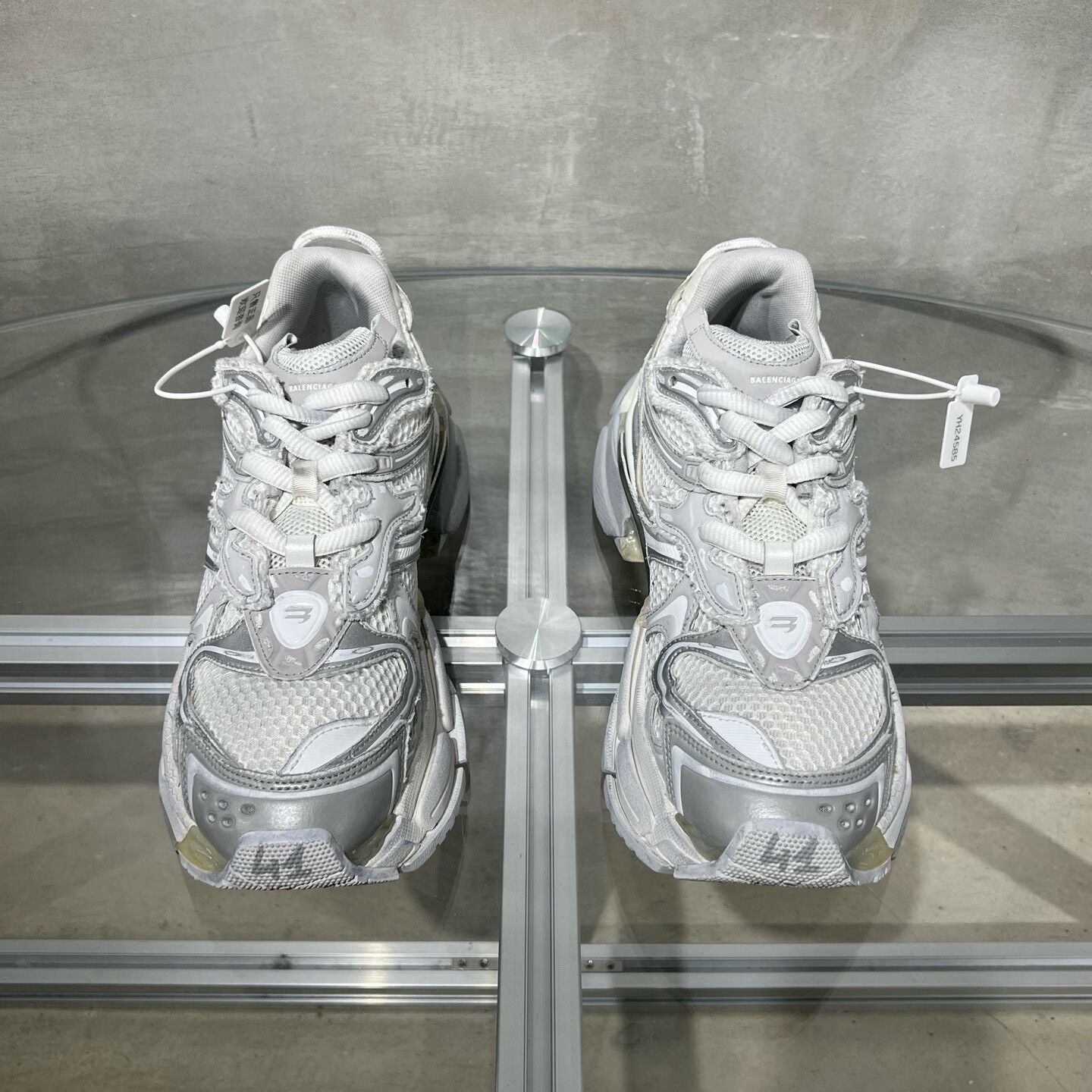 Balenciaga Balenciaga Runner 2.0 Silver-White Size US 8 / EU 41 - 1 Thumbnail