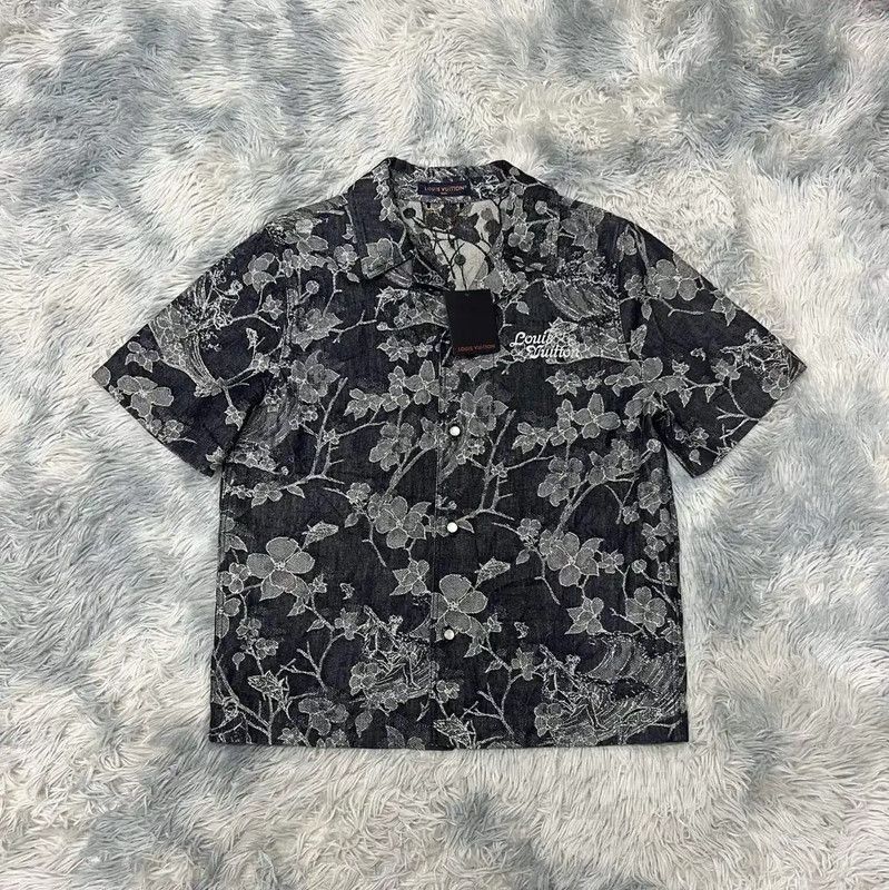 Louis Vuitton Louis Vuitton Black Floral Short-Sleeve Shirt 0089 Size S / US 4 / IT 40 - 1 Thumbnail