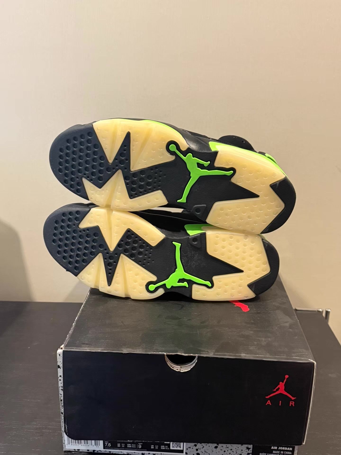 Nike Jordan Air Jordan 6 Retro "Electric Green" Ｑ20 Size US 7.5 / EU 40-41 - 4 Thumbnail