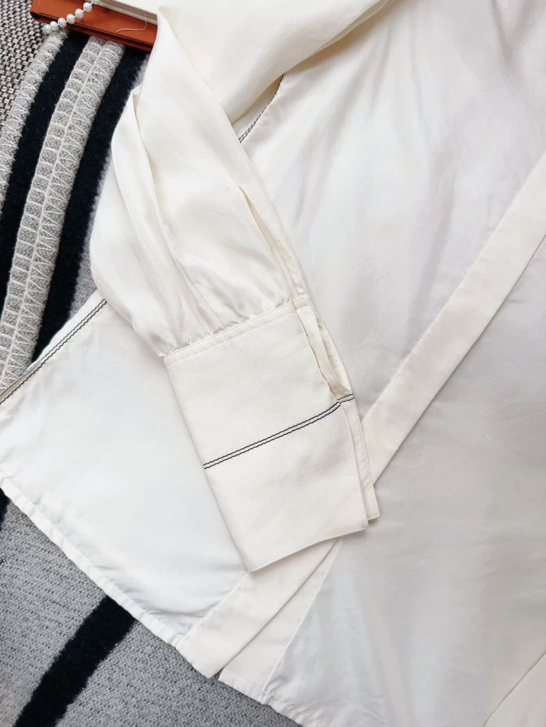 Louis Vuitton Louis Vuitton Louis Vuitton Beige Ruffle Collar Long Sleev Size XS / US 0-2 / IT 36-38 - 3 Thumbnail
