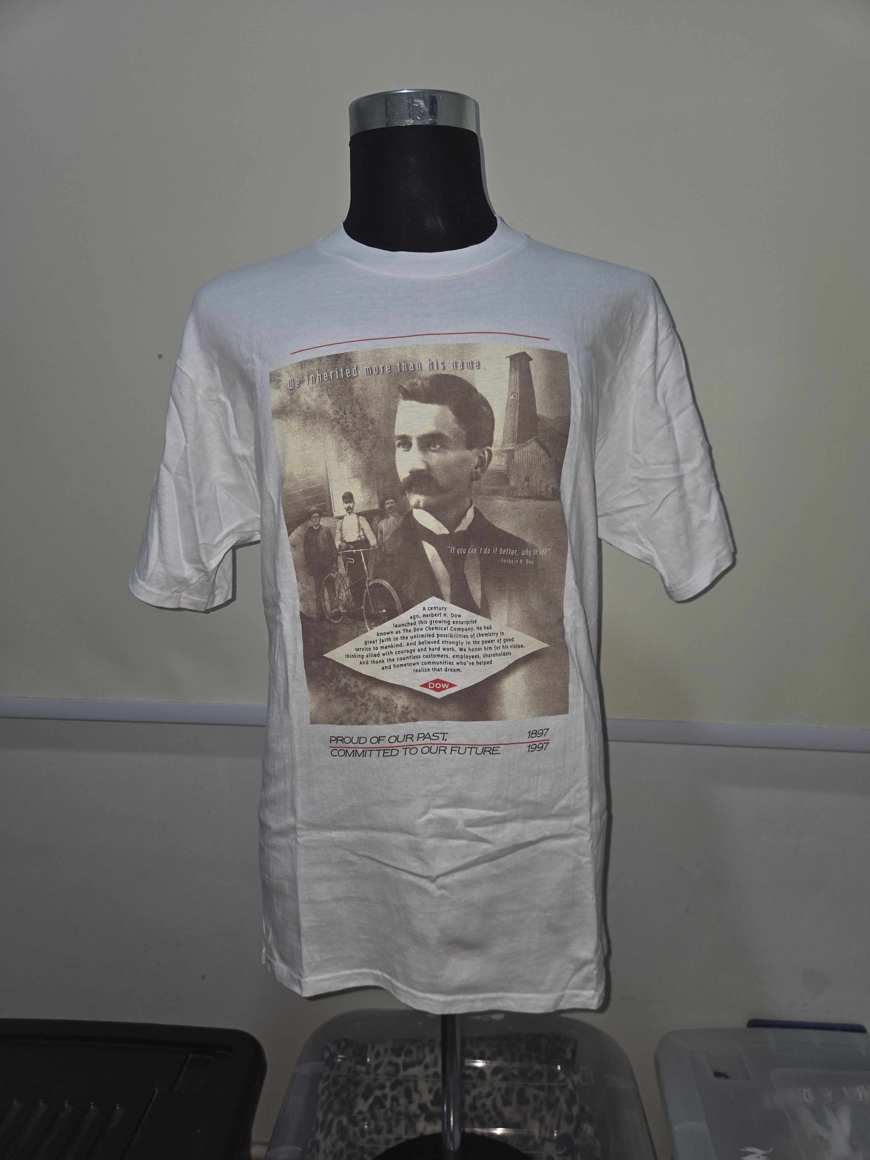 Vintage True Vintage OG 90s Herbert Henry Dow Photo Print T Shirt Size US L / EU 52-54 / 3 - 3 Thumbnail