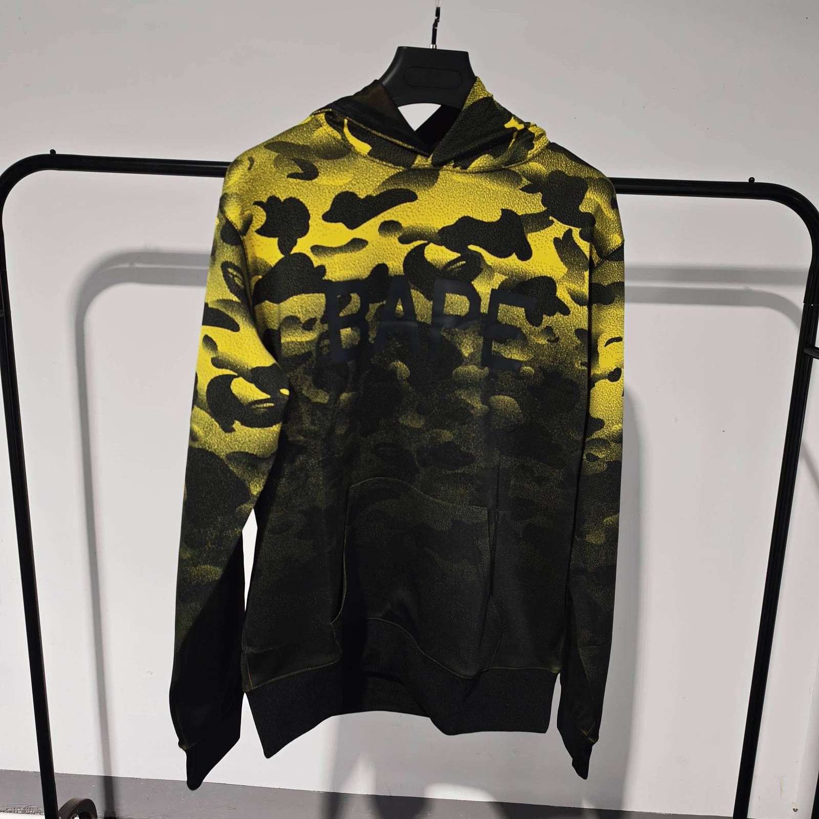 Bape A BATHING APE Camo Gradient Hoodie Size XL Size US XL / EU 56 / 4 - 1 Thumbnail