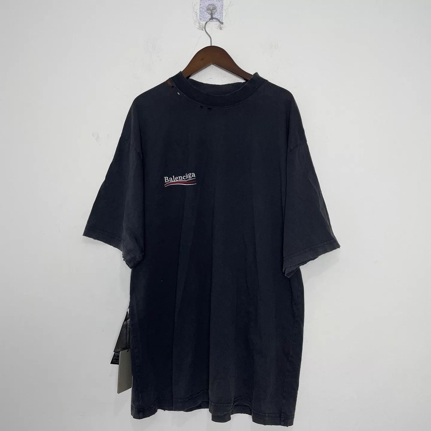 Balenciaga Balenciaga 25 New Destroyed Coke Tee S (118/76) Size US S / EU 44-46 / 1 - 1 Thumbnail