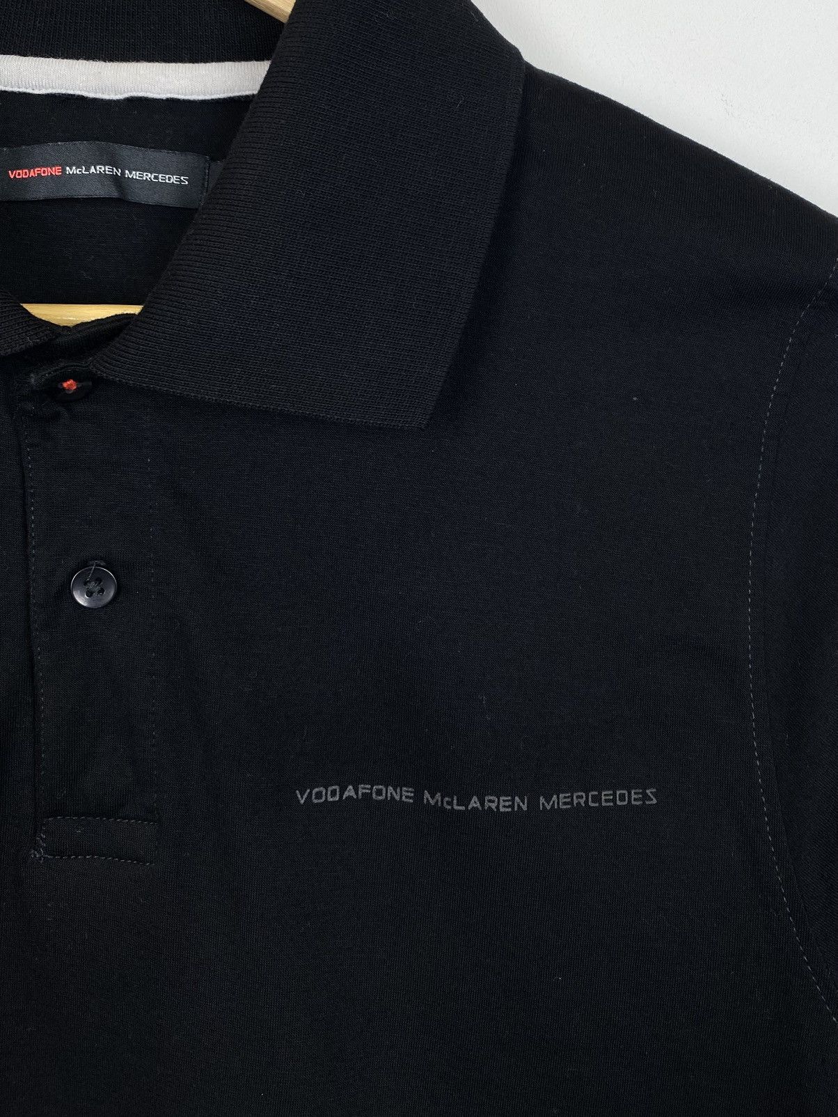 Mercedes-Benz Vodafone McLaren Mercedes Polo Buttons Shirt Size M Black Size US M / EU 48-50 / 2 - 3 Thumbnail