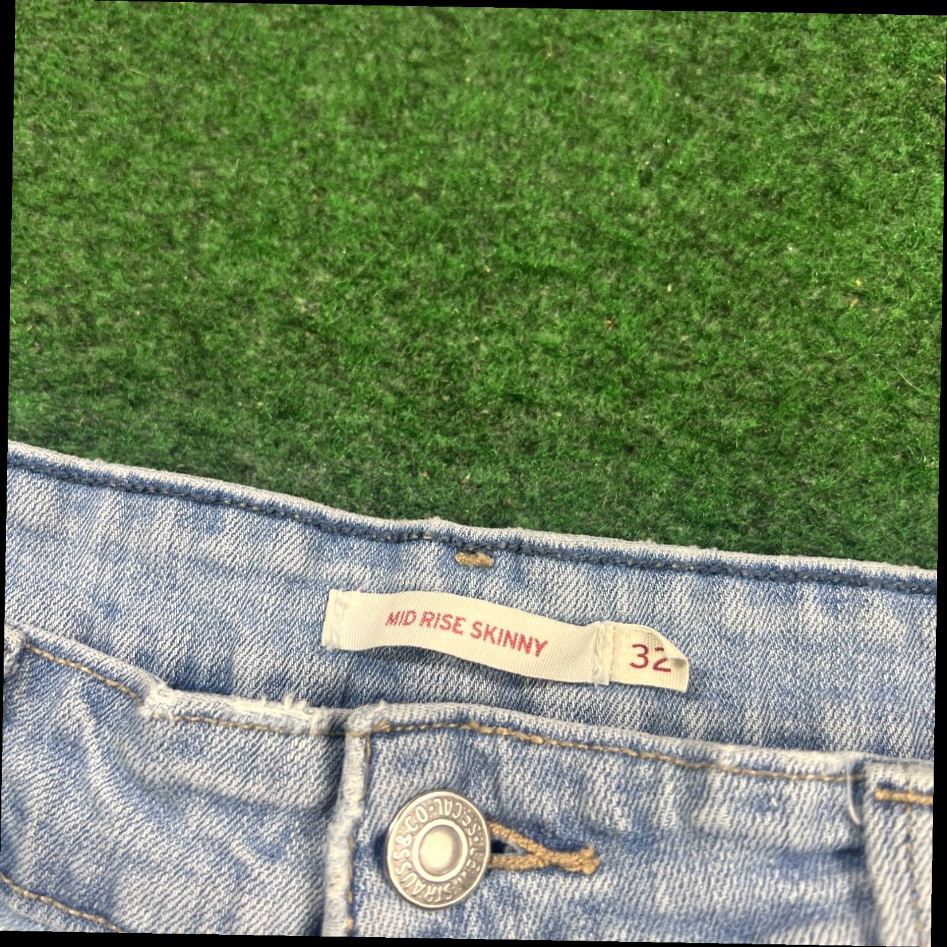 Levi's Levis Jeans Womens 32 (31x30)Blue Skinny Leg Denim Mid Rise Work Paint Outdoors Size 24" / US 00 / IT 34 - 6 Thumbnail