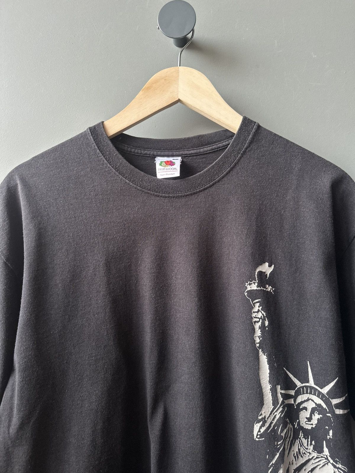 Fruit Of The Loom Statue of Liberty America Anti-Flag Tee Size US L / EU 52-54 / 3 - 2 Thumbnail