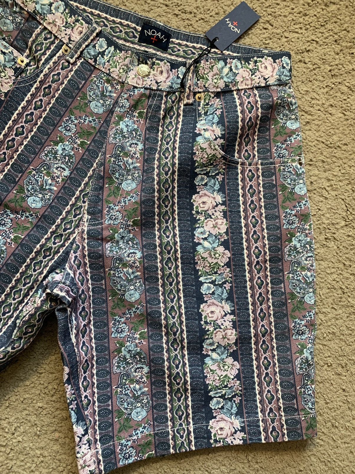 Noah NOAH 90’s STYLE DENIM STRIPED FLORAL SHORTS Size US 30 / EU 46 - 10 Thumbnail