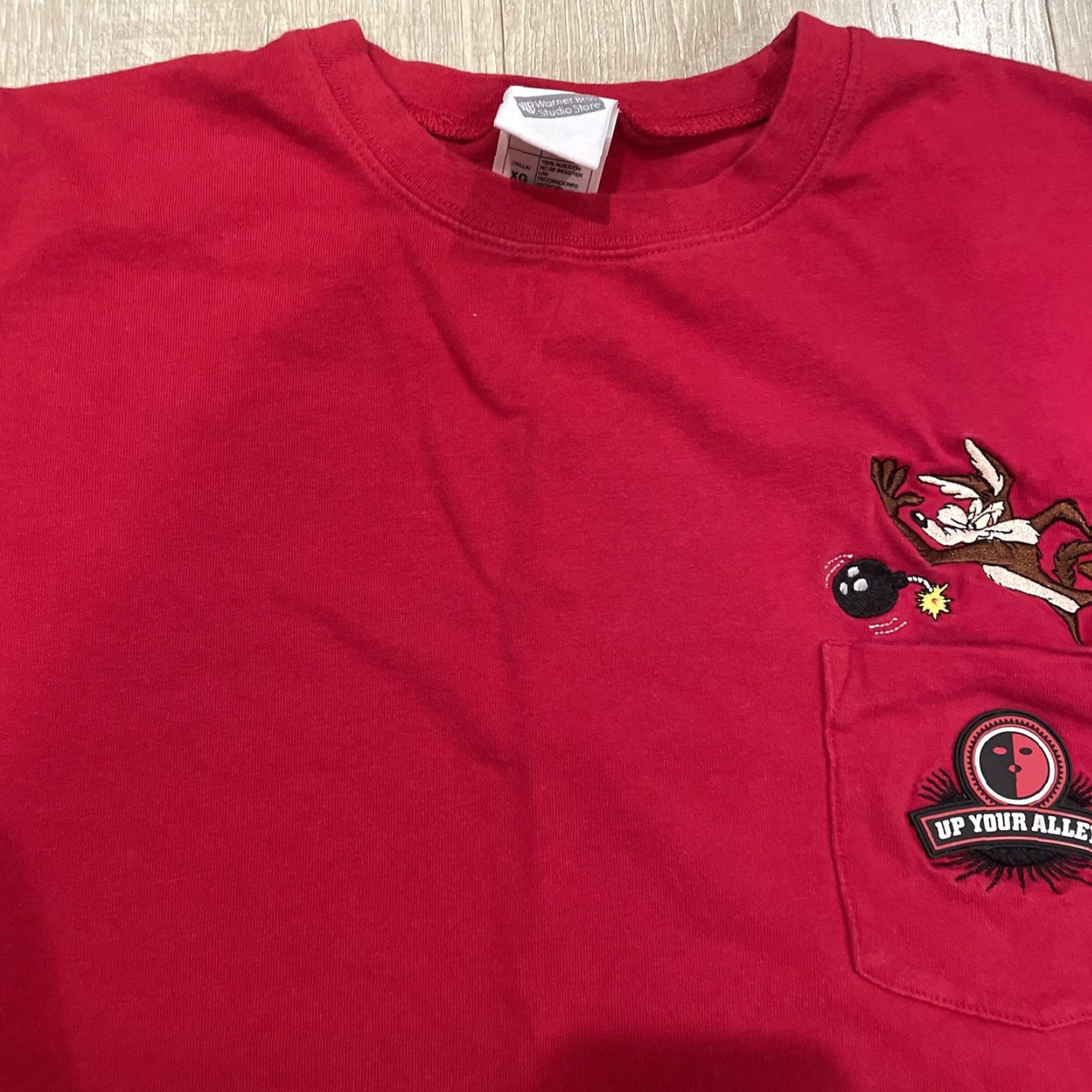 Vintage VINTAGE Warner Bros Wiley Coyote Up Your Alley Embroidered T-Shirt Mens XL Red 90s Strip 90s Theme Cowboys Mens XL Size US XL / EU 56 / 4 - 6 Thumbnail