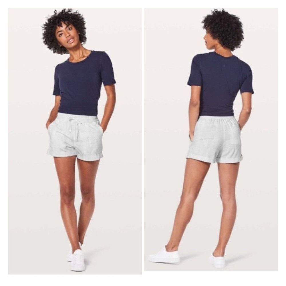 Lululemon Lululemon Spring Break Away 4-way Stretch 3" Shorts Size 4 Size 27" / US 4 / IT 40 - 1 Thumbnail