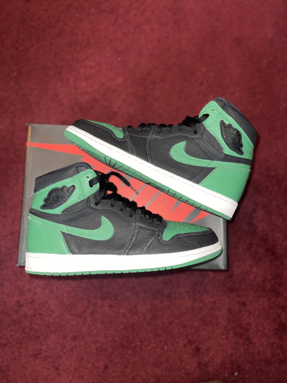 Jordan Brand × Nike Air Jordan 1 High Pine Green Size US 10 / EU 43 - 1 Thumbnail
