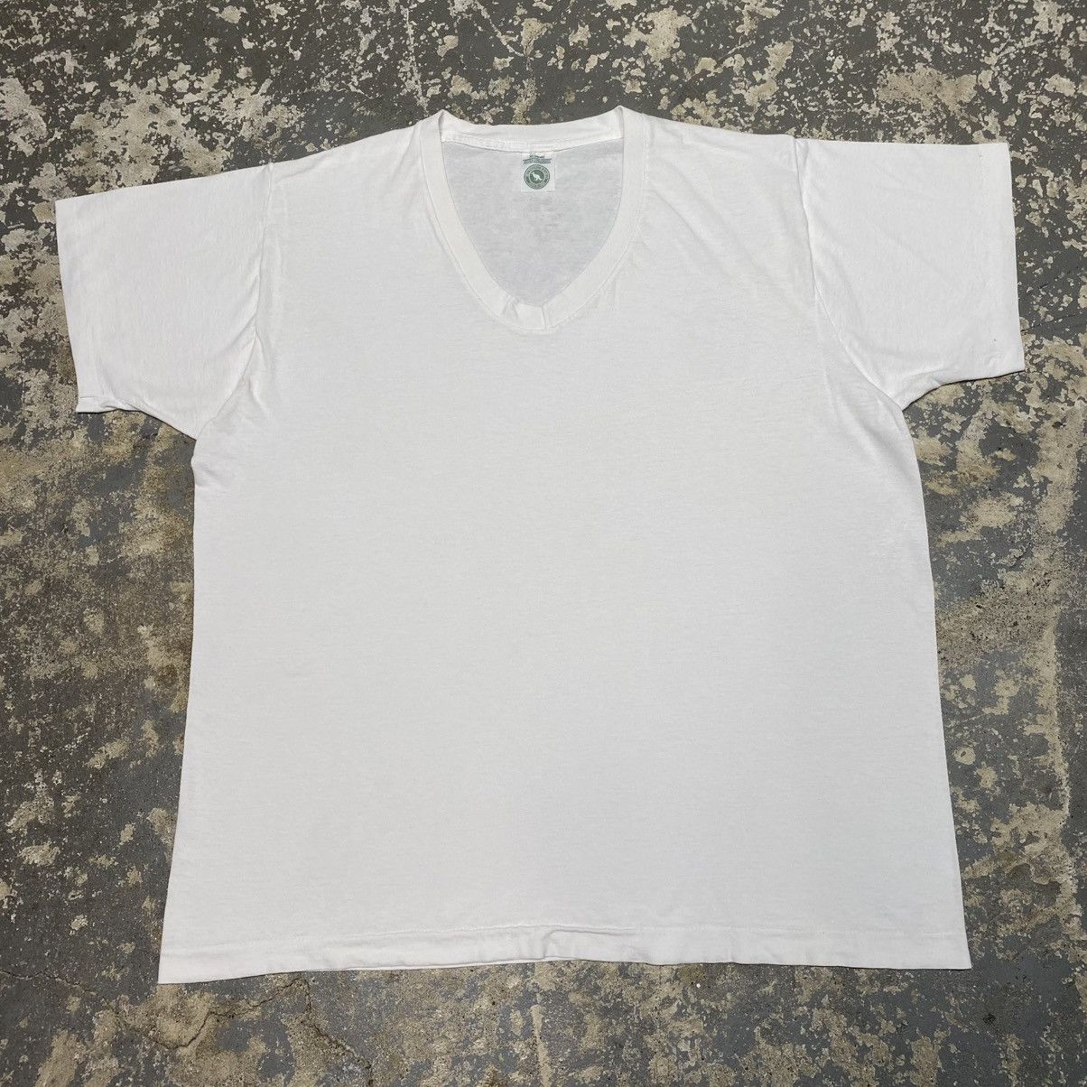 Vintage Vintage White V Neck Blank 80s Single Stitch Tshirt Size US XL / EU 56 / 4 - 1 Thumbnail