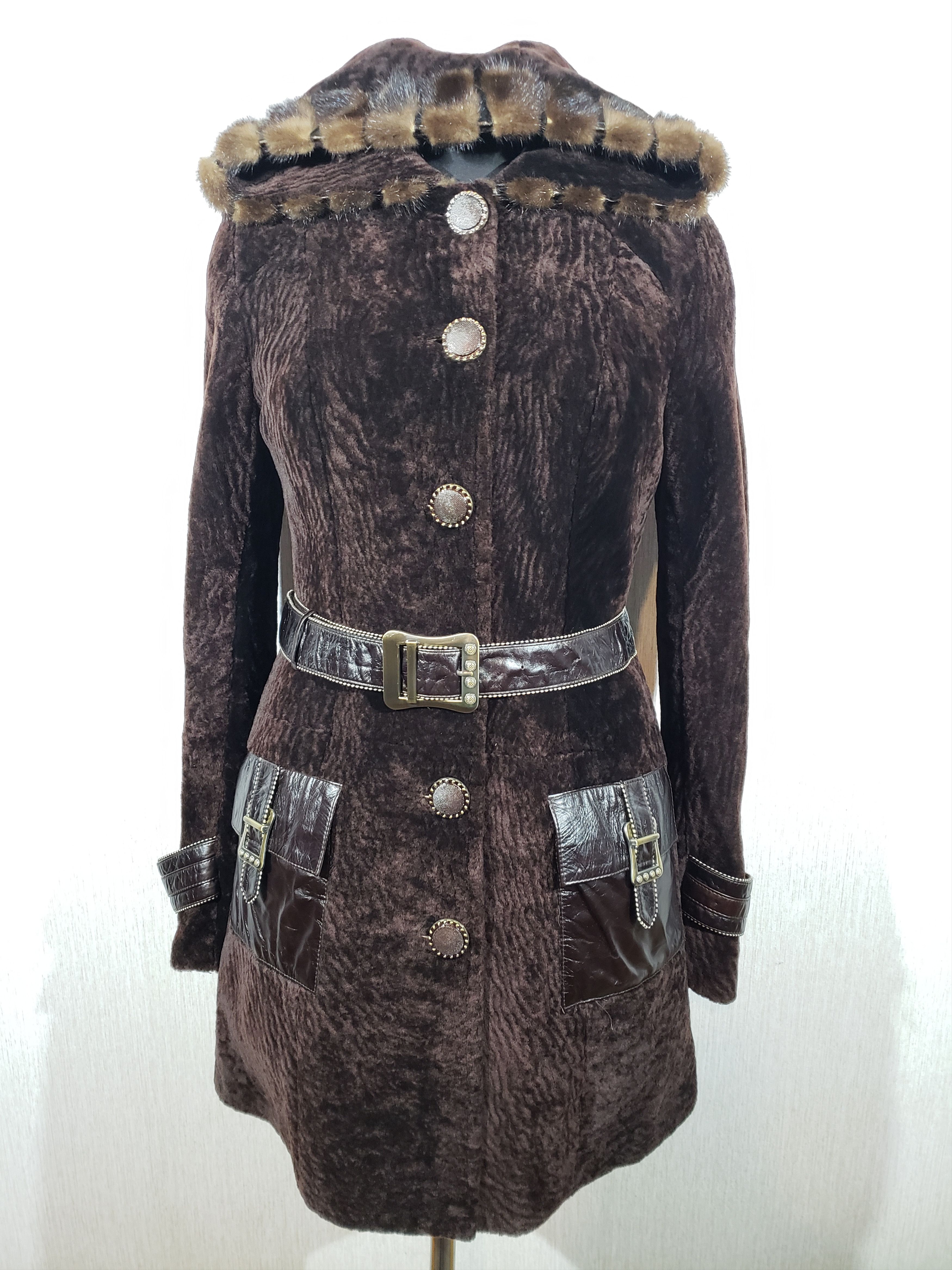 Other Brown women's fur coat with a warm hood Size M / US 6-8 / IT 42-44 - 1 Thumbnail