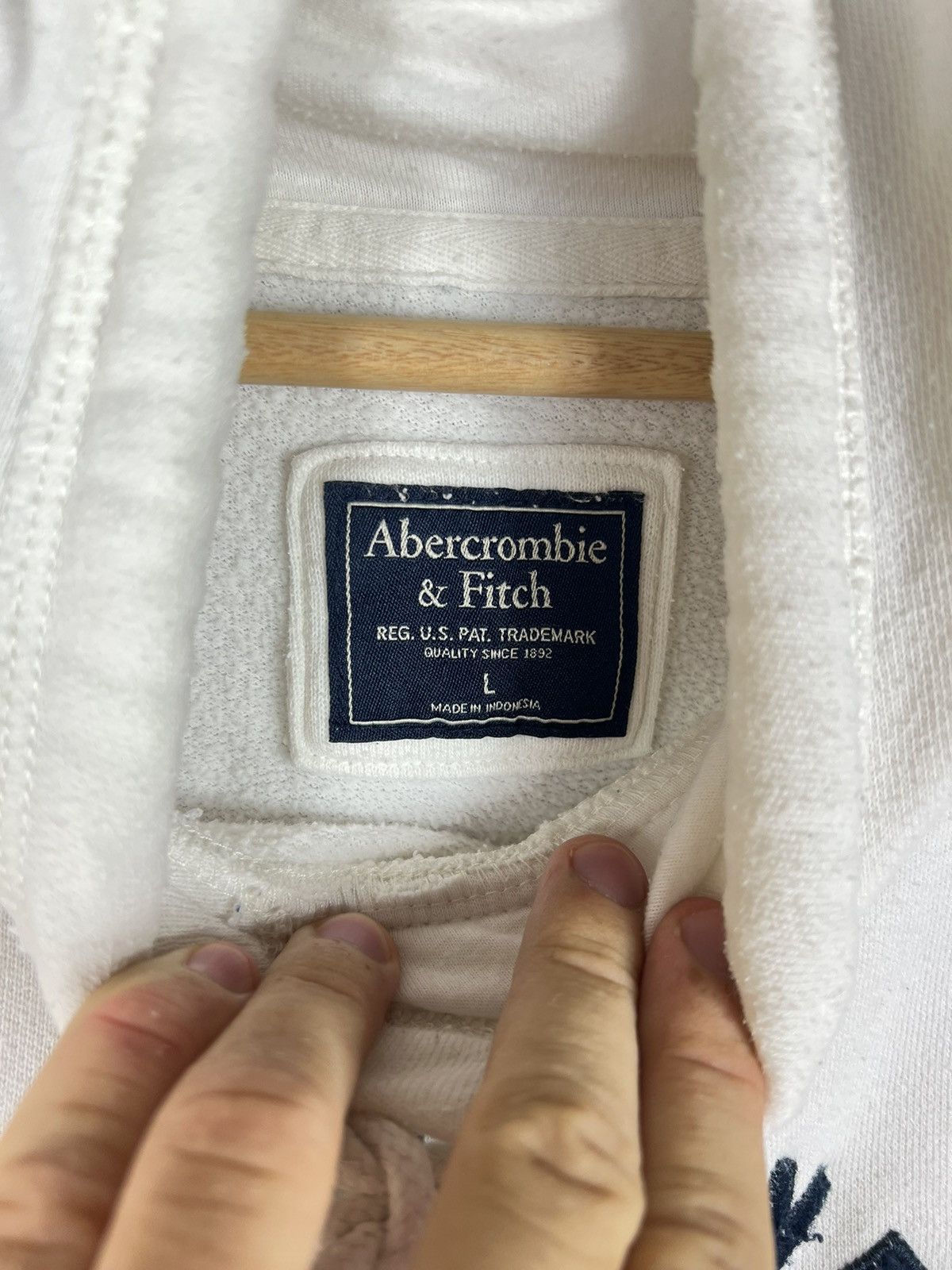 Abercrombie & Fitch Vintage Abercrombie Fitch Embroidered Logo Hoodie Size US L / EU 52-54 / 3 - 6 Thumbnail