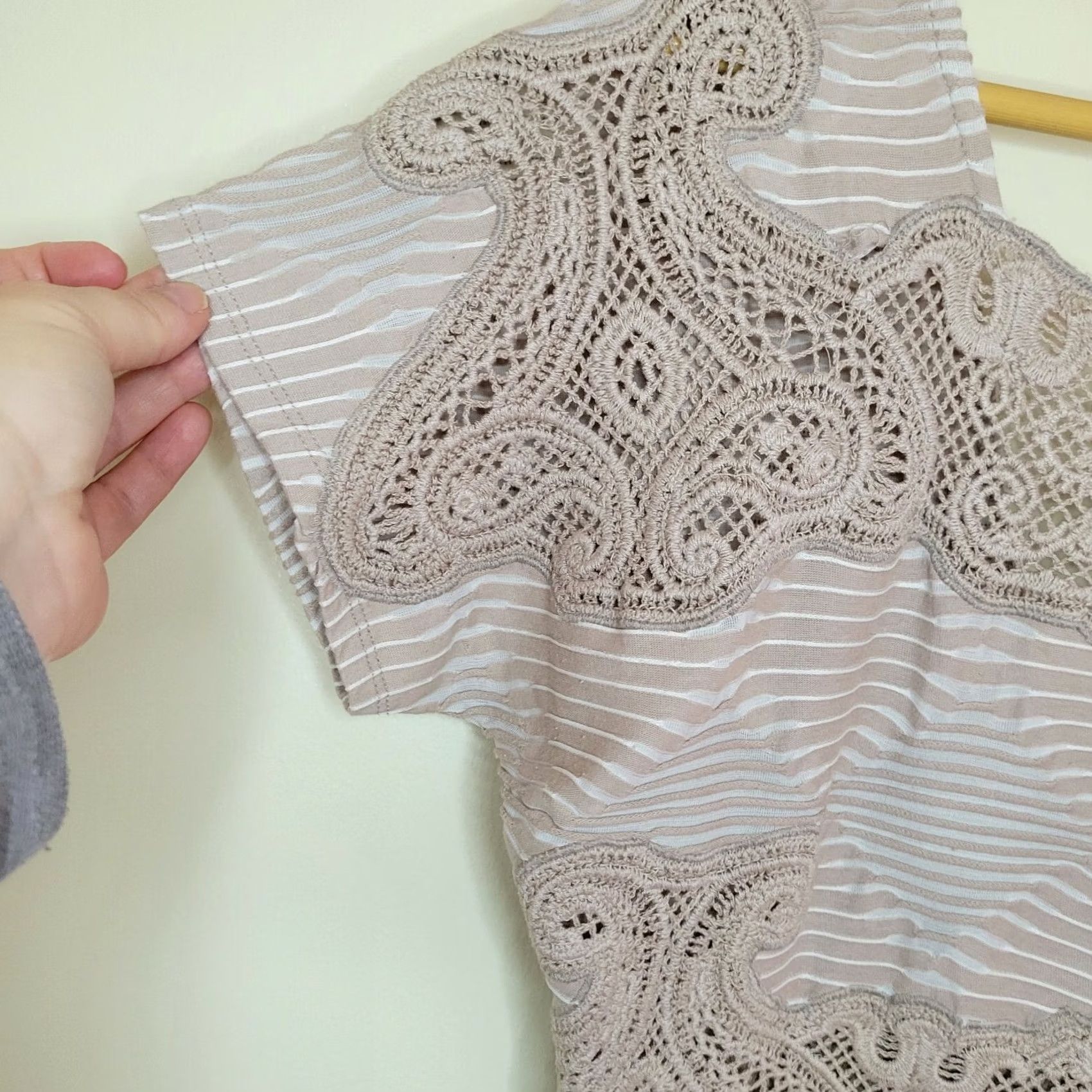 Free People Free People Dress Womens Size Medium Beige Lace Crochet Fitted Bohemian Knit Short Sleeve Square Neck Shirt? Size M / US 6-8 / IT 42-44 - 4 Thumbnail