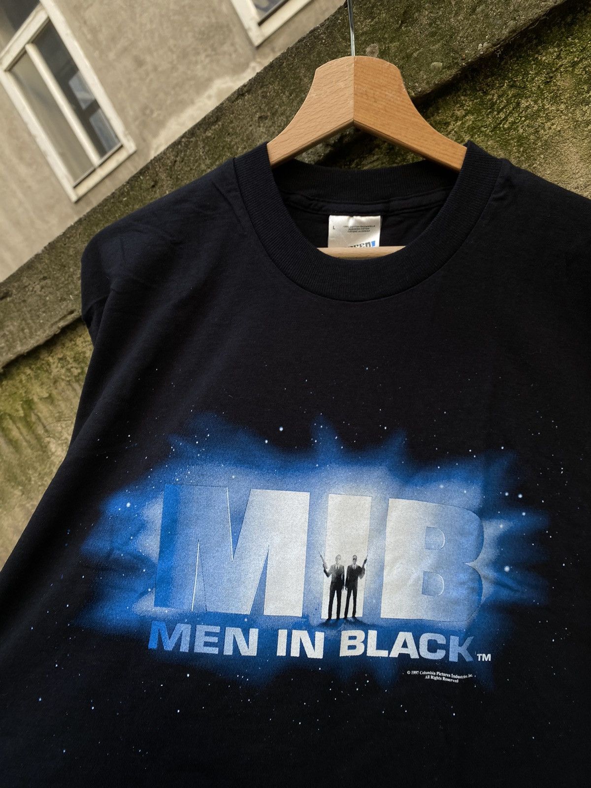 Vintage Vintage 1997 Man In Black Screen Stars Dead Stock T-Shirt Size US L / EU 52-54 / 3 - 2 Thumbnail