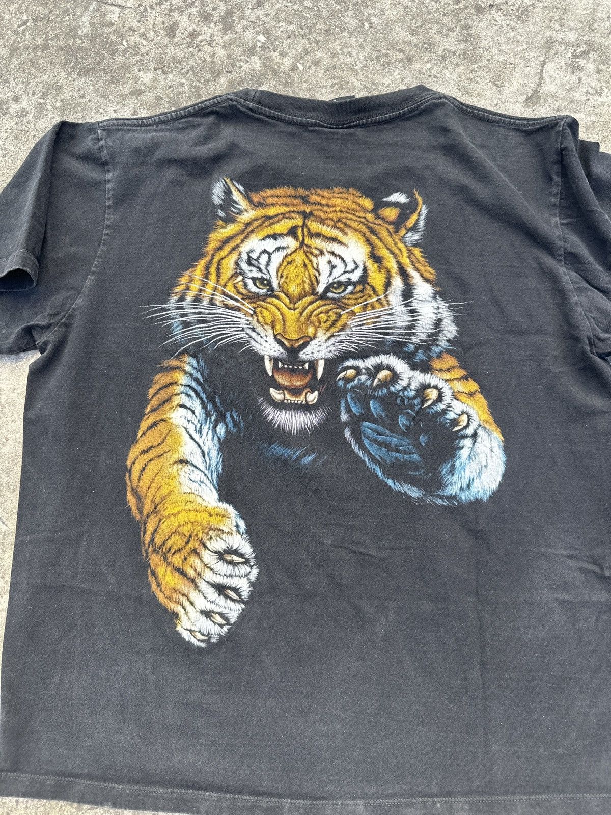 Vintage Vintage Tiger Logo Print T-shirt Streetwear Rare Metal L VTg Size US L / EU 52-54 / 3 - 3 Thumbnail