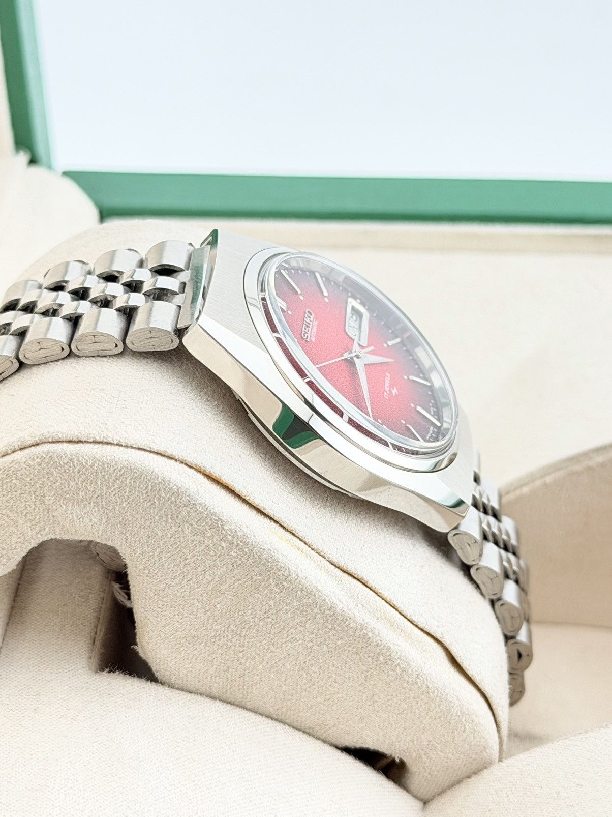 Seiko Seiko 5 Automatic Red Textured Dial Day Date Watch Size 36 - 3 Thumbnail