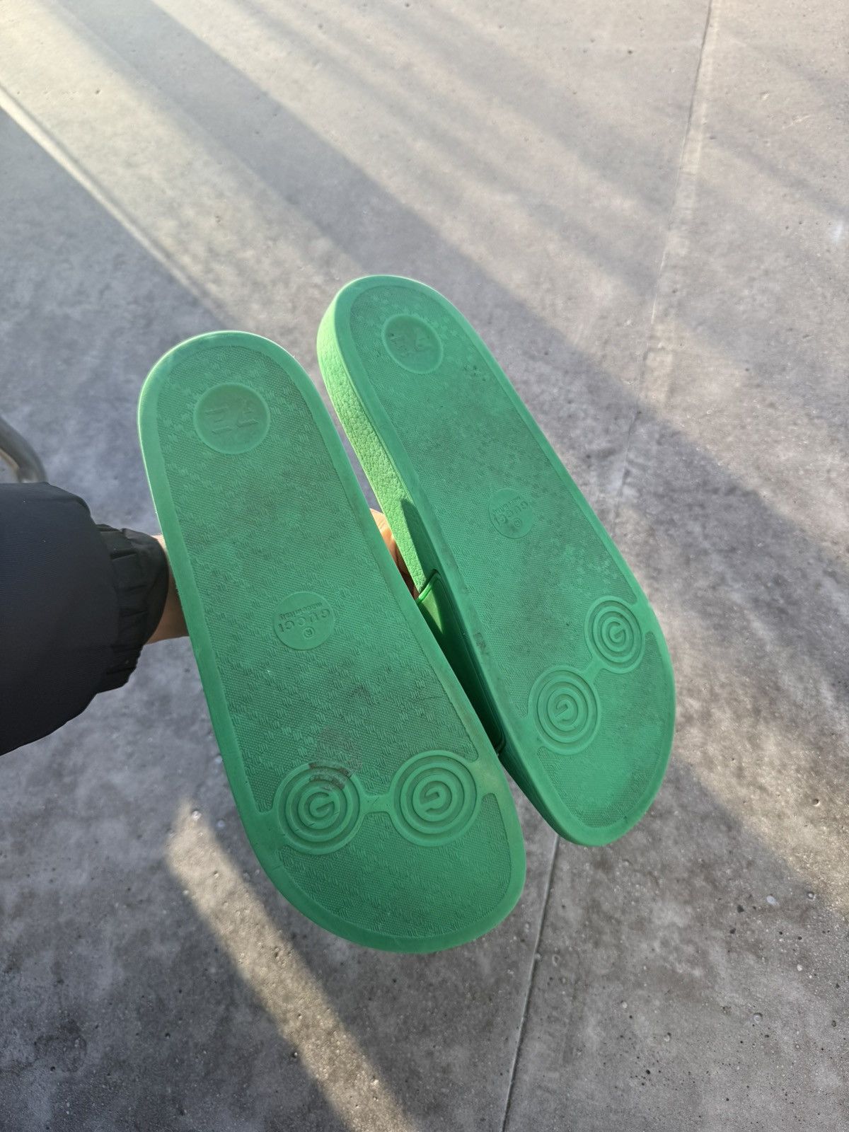 Gucci Gucci Flip Flops Slides Slip on Designer Swimming hype Size US 10.5 / EU 43-44 - 2 Thumbnail
