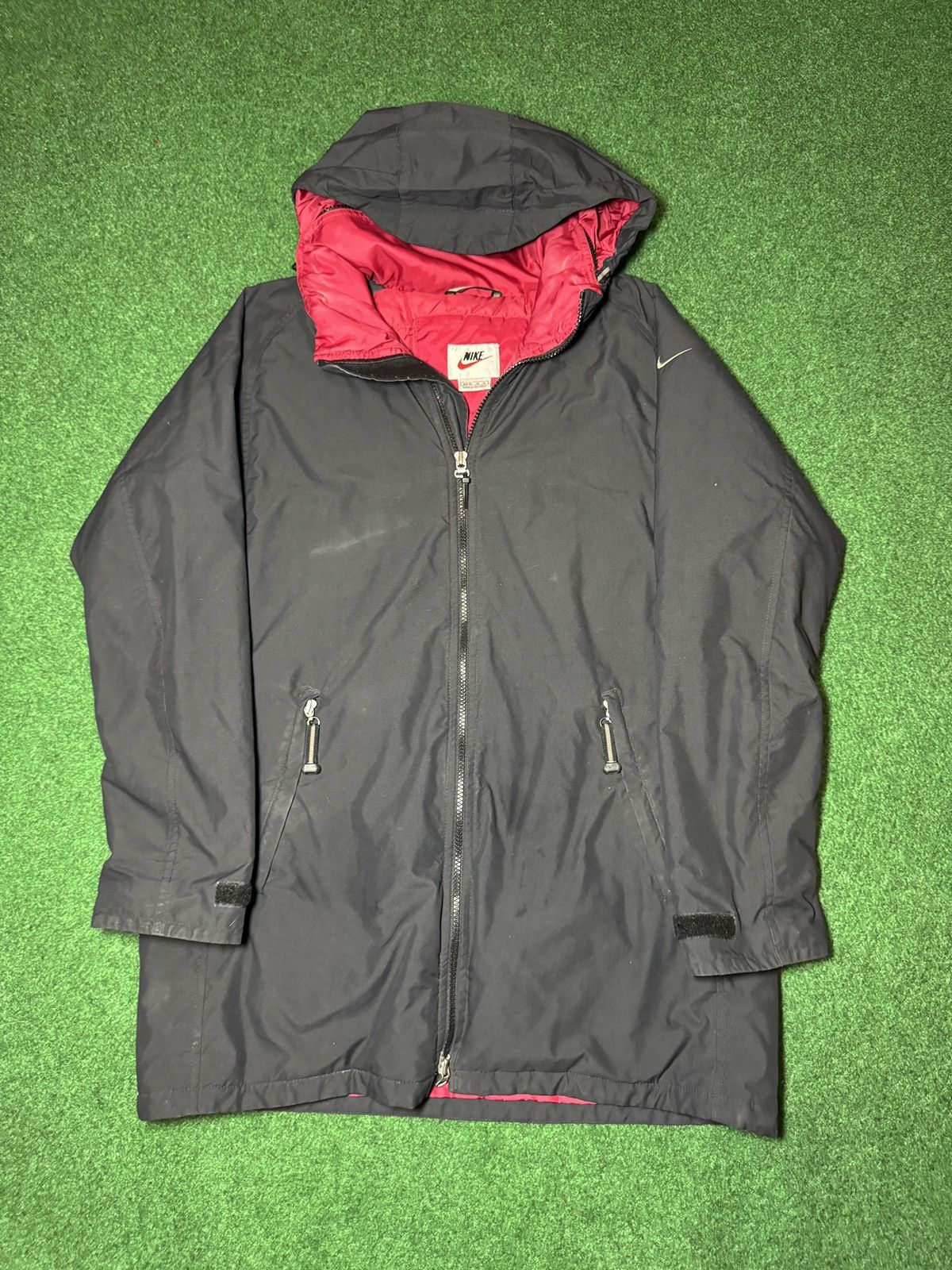 Nike Vintage Nike Coat Jacket Embroidered Logo Packable Hood Size M / US 6-8 / IT 42-44 - 1 Thumbnail