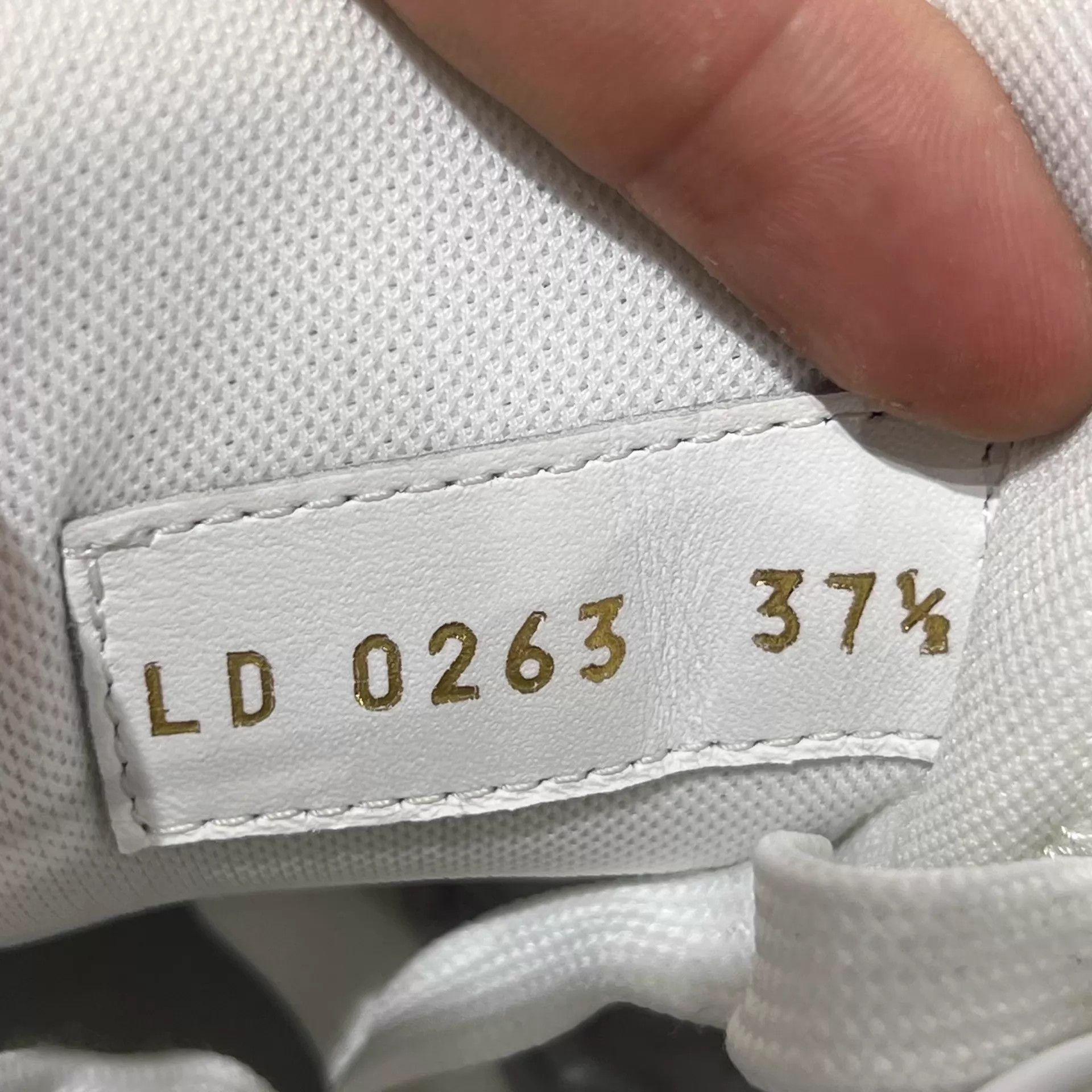 Louis Vuitton LV Trainer White Blue Denim 37.5 Size US 7 / IT 37 - 8 Thumbnail