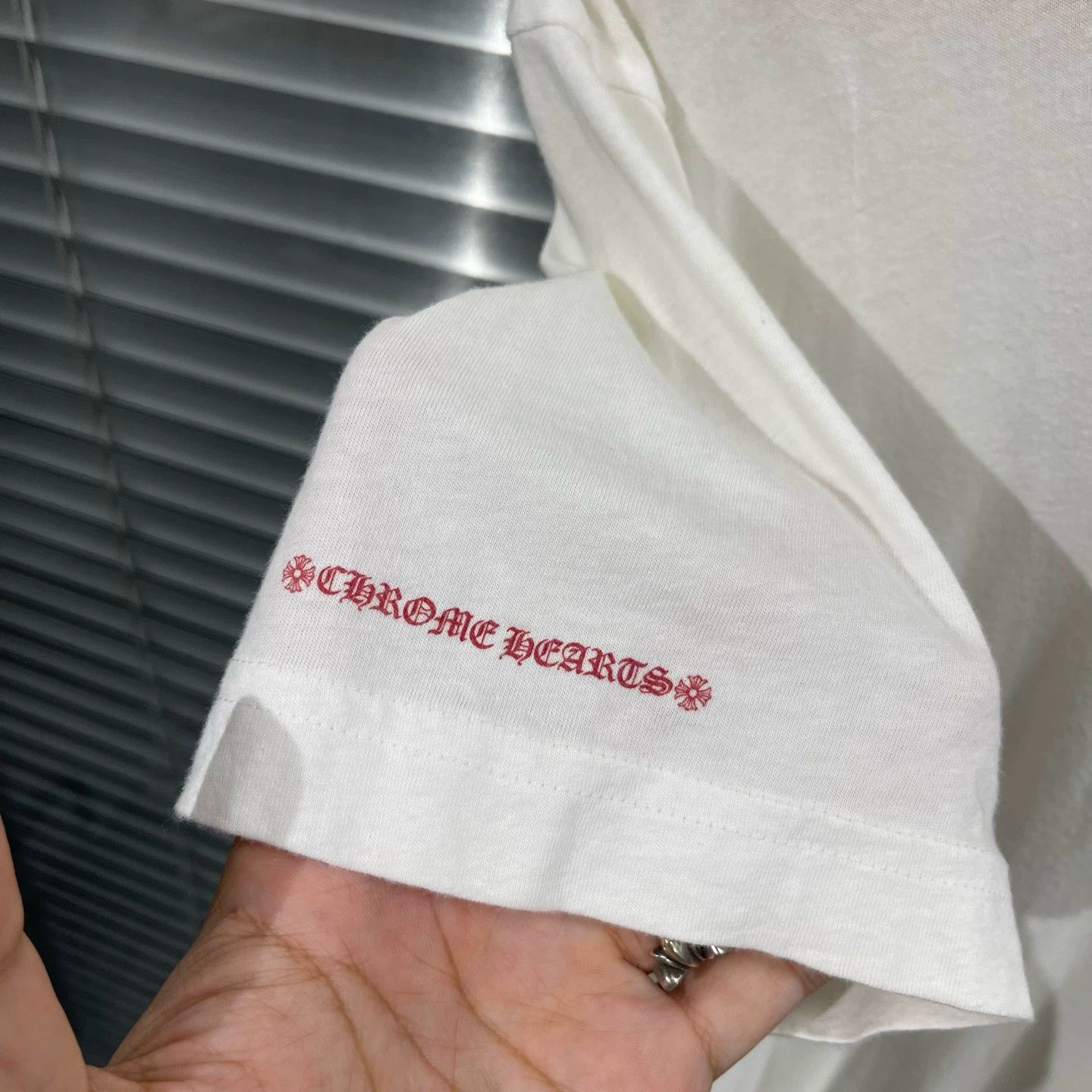 Chrome Hearts Chrome Hearts Pocket Red Scroll Back Horseshoe SS Tee M 99New Size US M / EU 48-50 / 2 - 5 Thumbnail