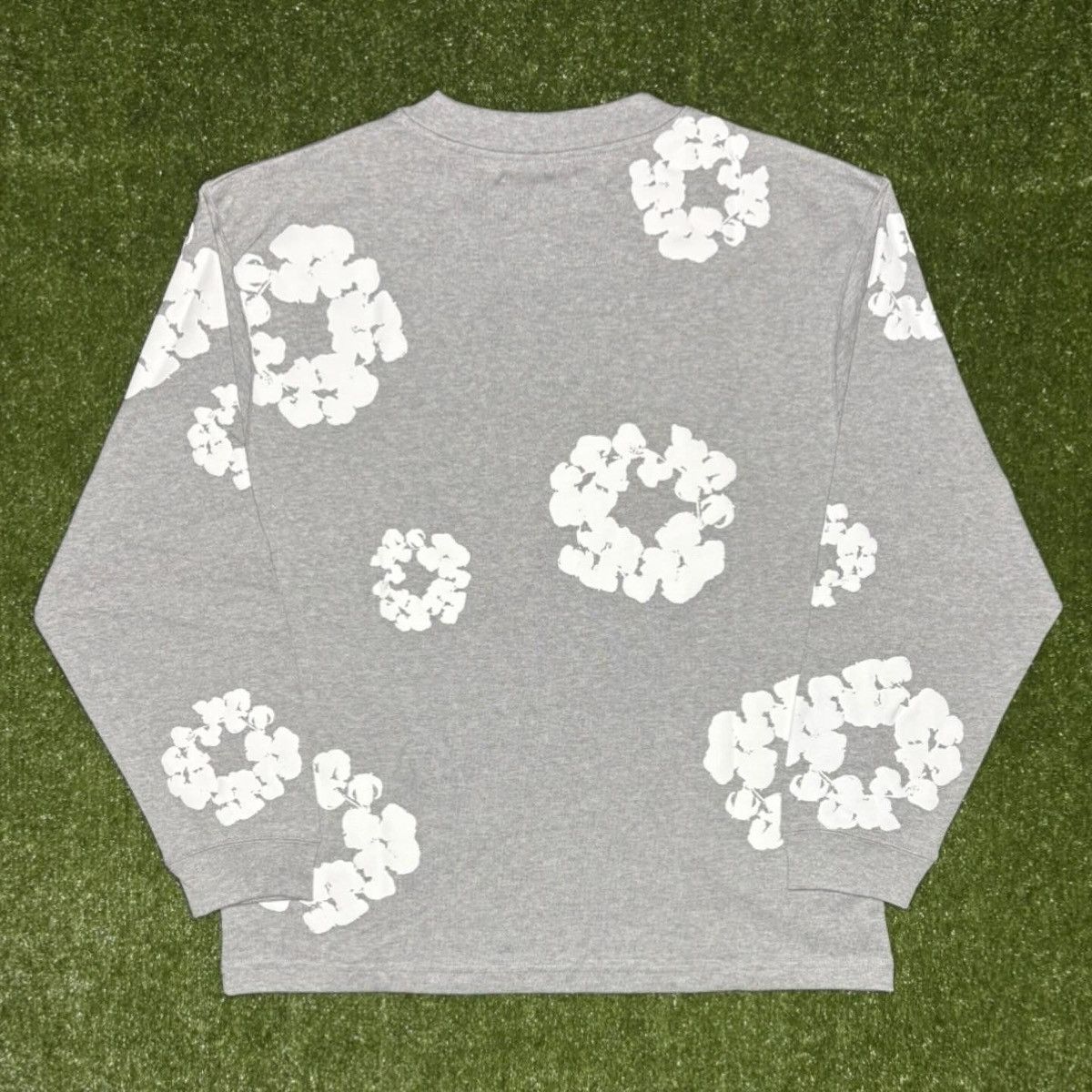 DENIM TEARS Denim Tears Grey Cotton Wreath Long Sleeve T-Shirt Size US L / EU 52-54 / 3 - 3 Thumbnail