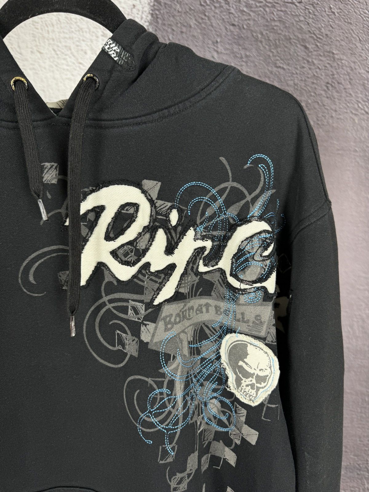 Rip Curl Rip Curl vintage big logo trashed distressed big logo hoodie Size US L / EU 52-54 / 3 - 3 Thumbnail