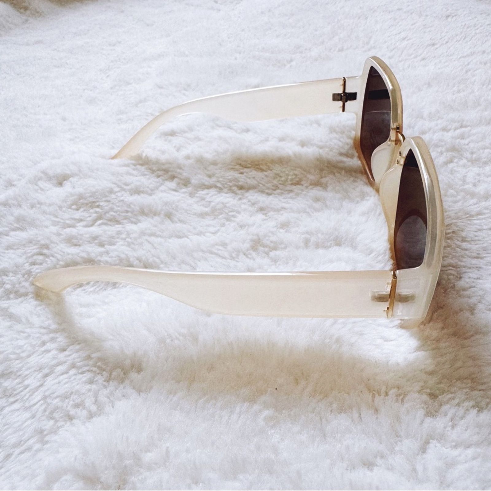 Other Layla Clear Beige Sleek Square Sunglasses Size ONE SIZE - 6 Thumbnail