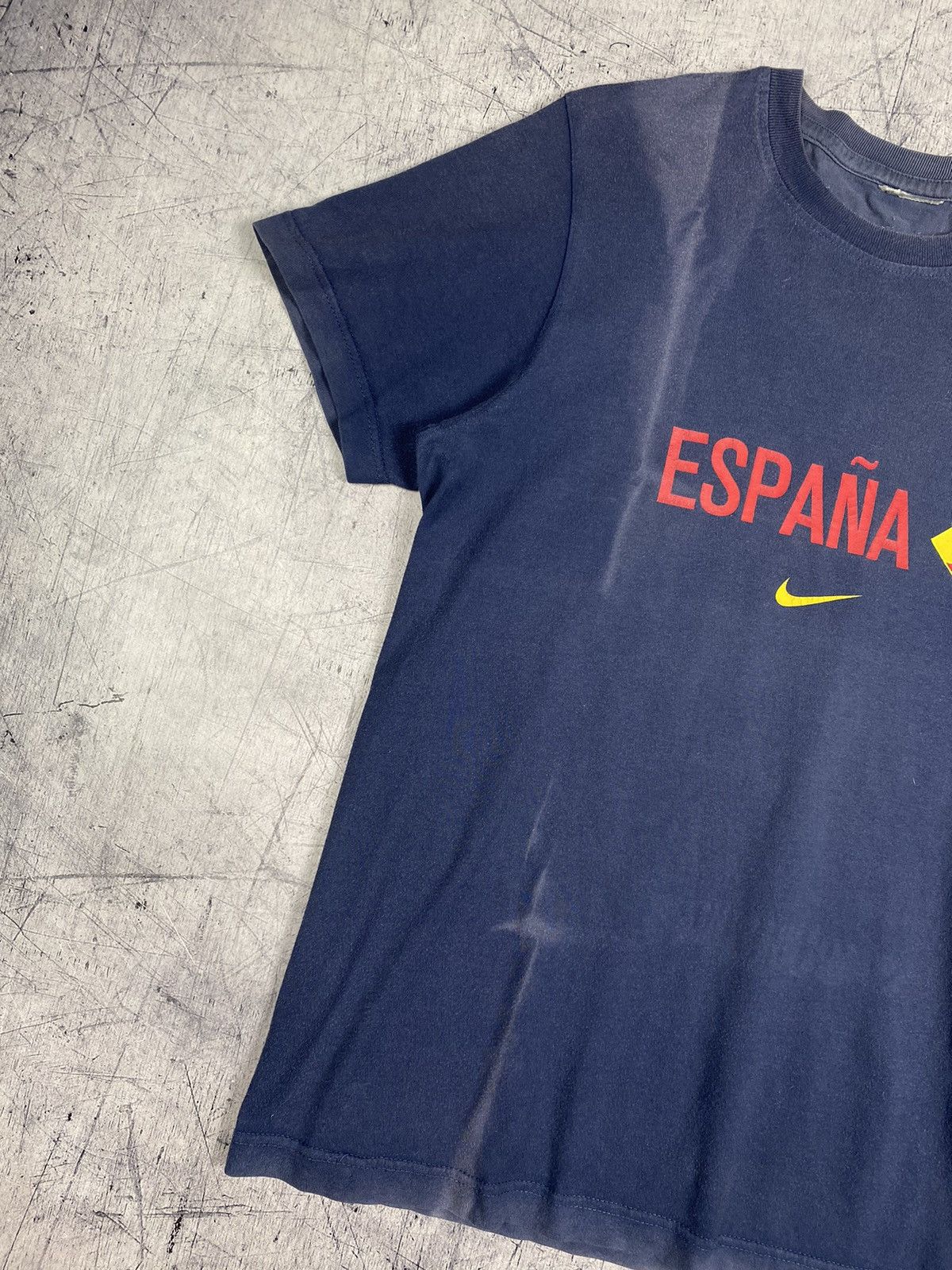 Nike × Vintage Vintage Nike Spain Center Logo Tee Size US M / EU 48-50 / 2 - 4 Thumbnail